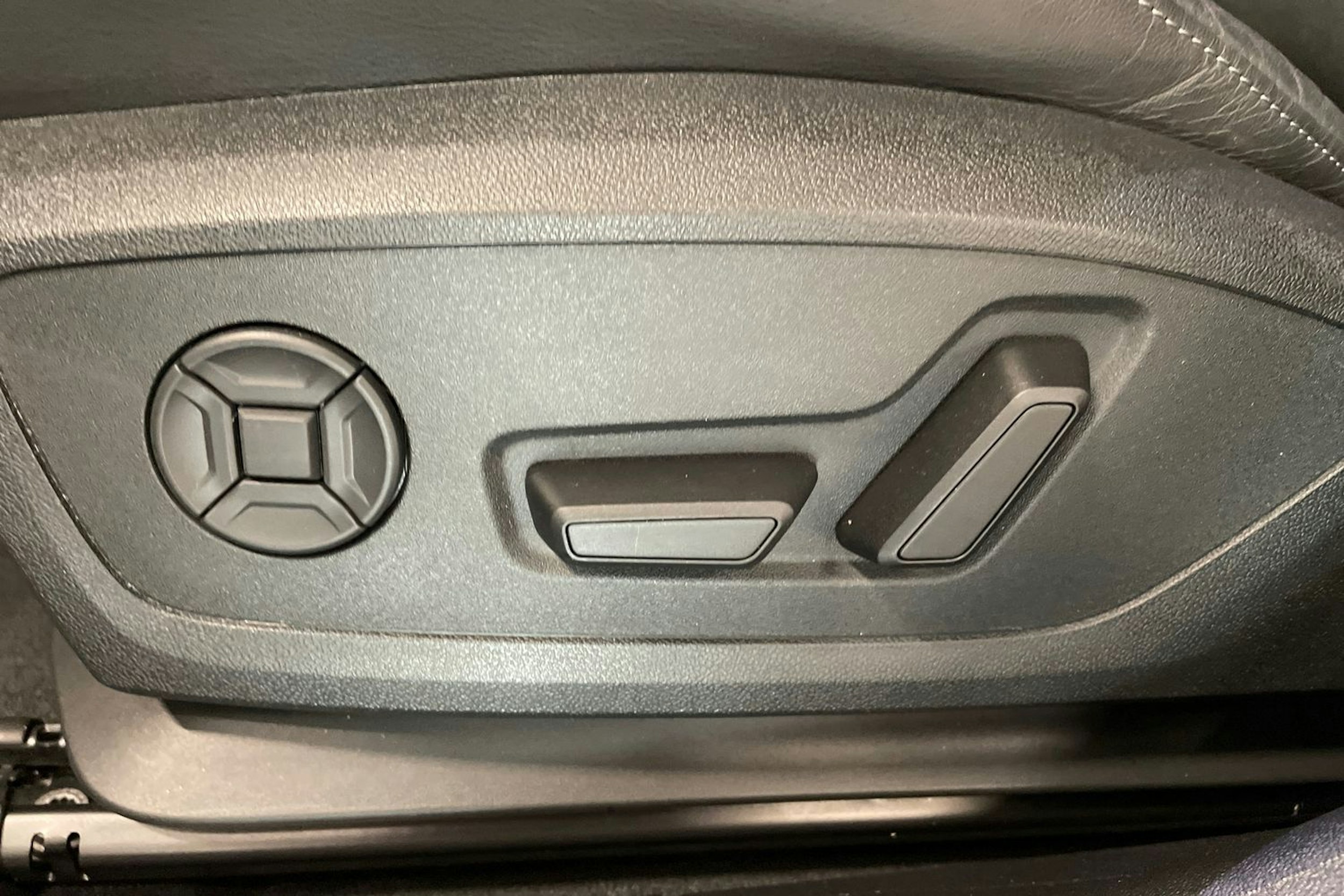 met. harmaa Audi A6 e-tron 2025 kuva 15.