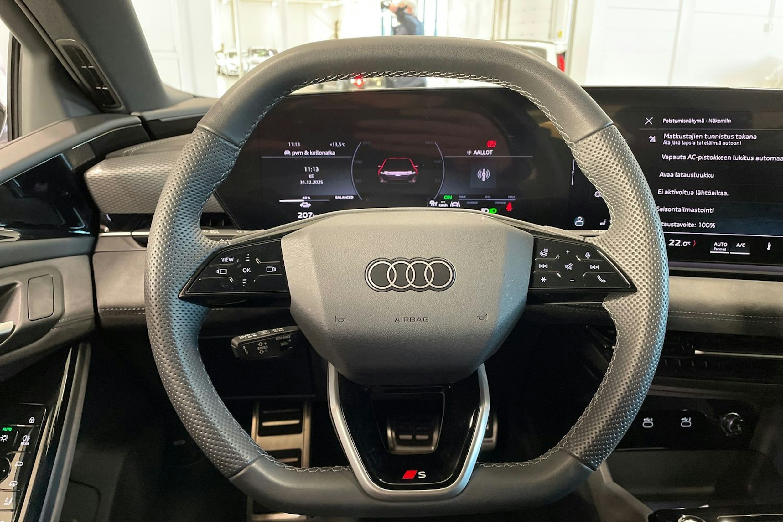 met. harmaa Audi A6 e-tron 2025 kuva 19.