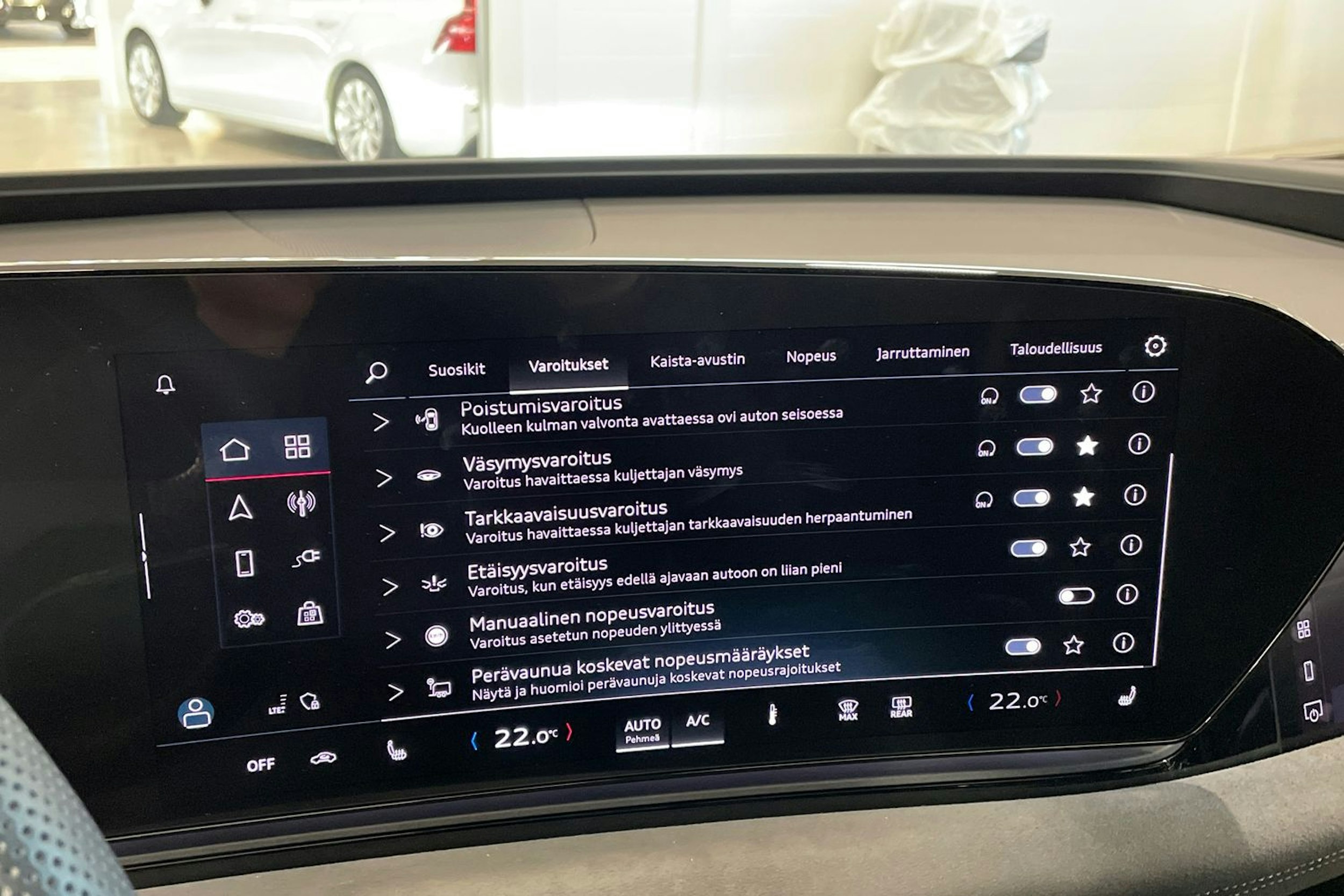 met. harmaa Audi A6 e-tron 2025 kuva 32.