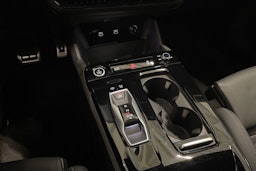 met. harmaa Audi A6 e-tron 2025 kuva 34.