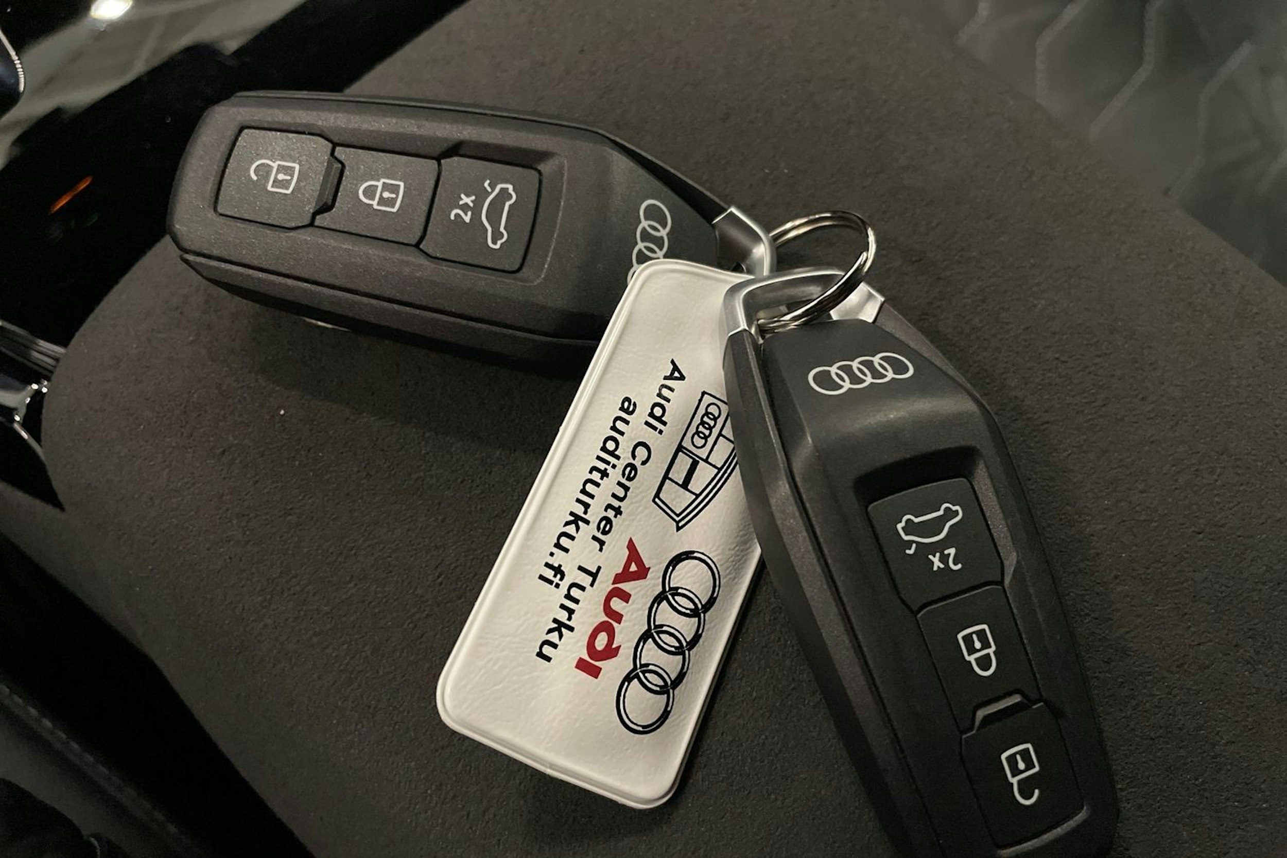 met. harmaa Audi A6 e-tron 2025 kuva 35.