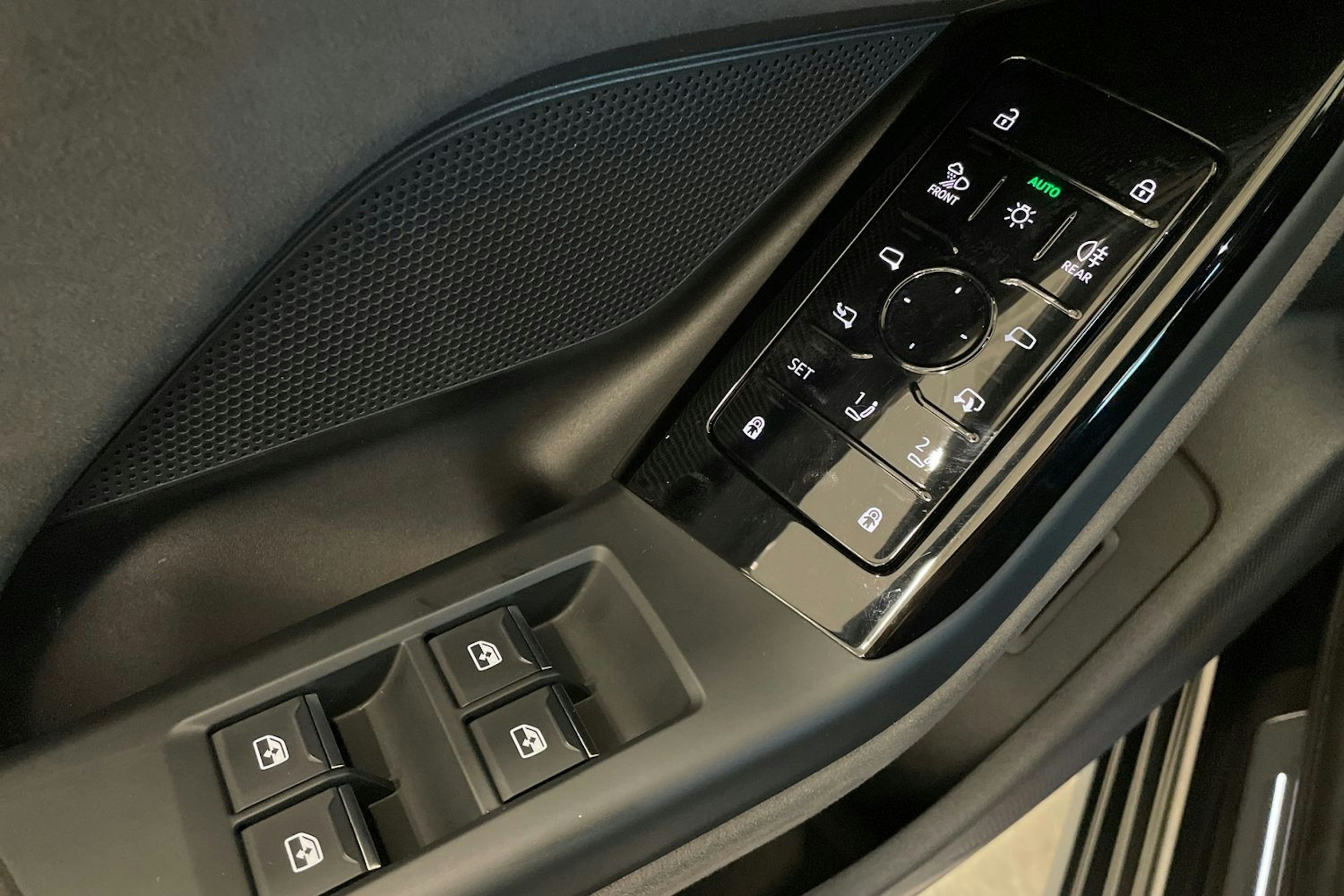 met. harmaa Audi A6 e-tron 2025 kuva 36.