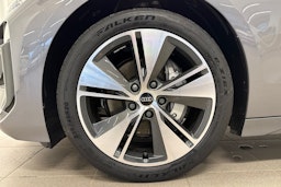 harmaa Audi A6 e-tron 2026 kuva 10.