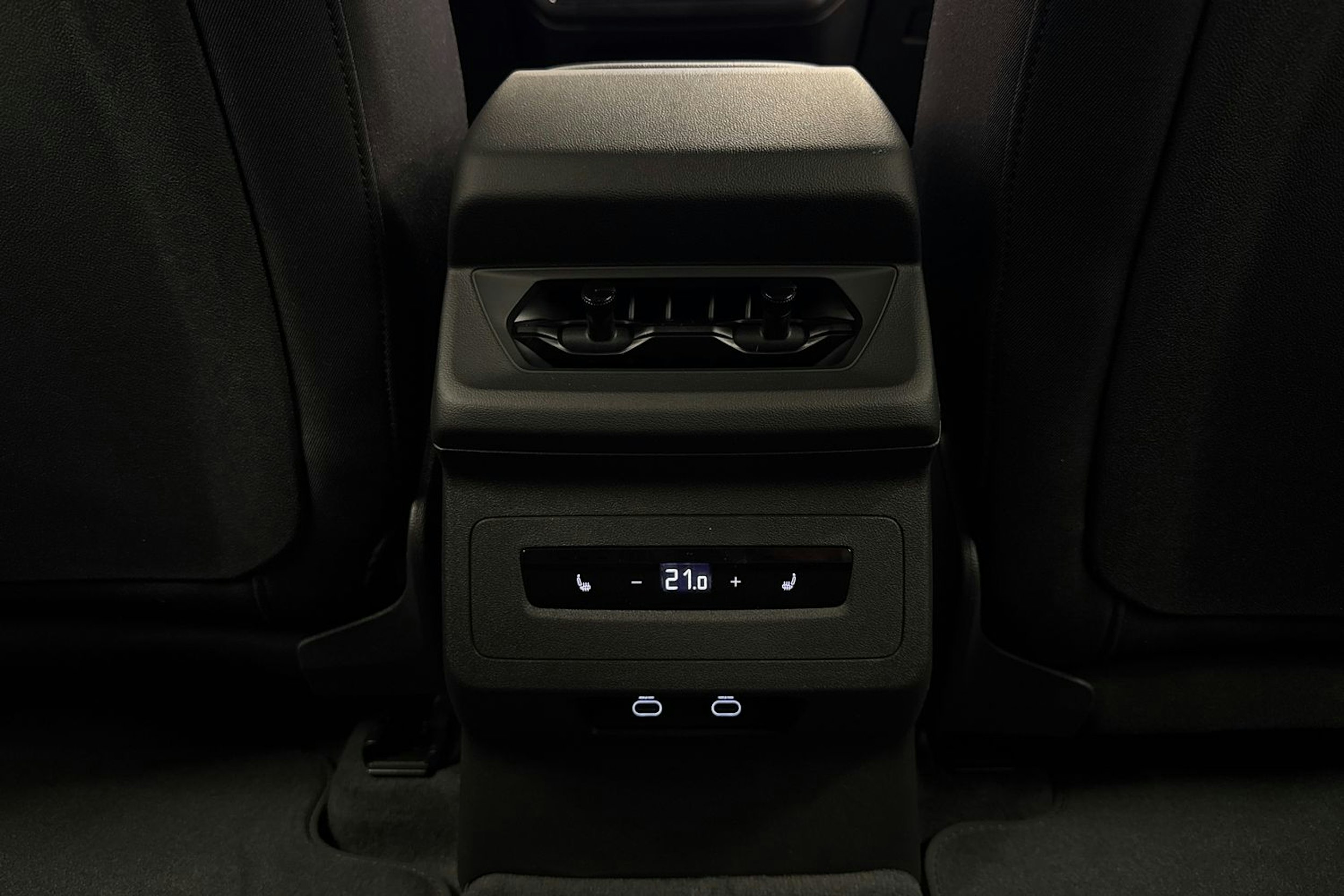 harmaa Audi A6 e-tron 2026 kuva 12.