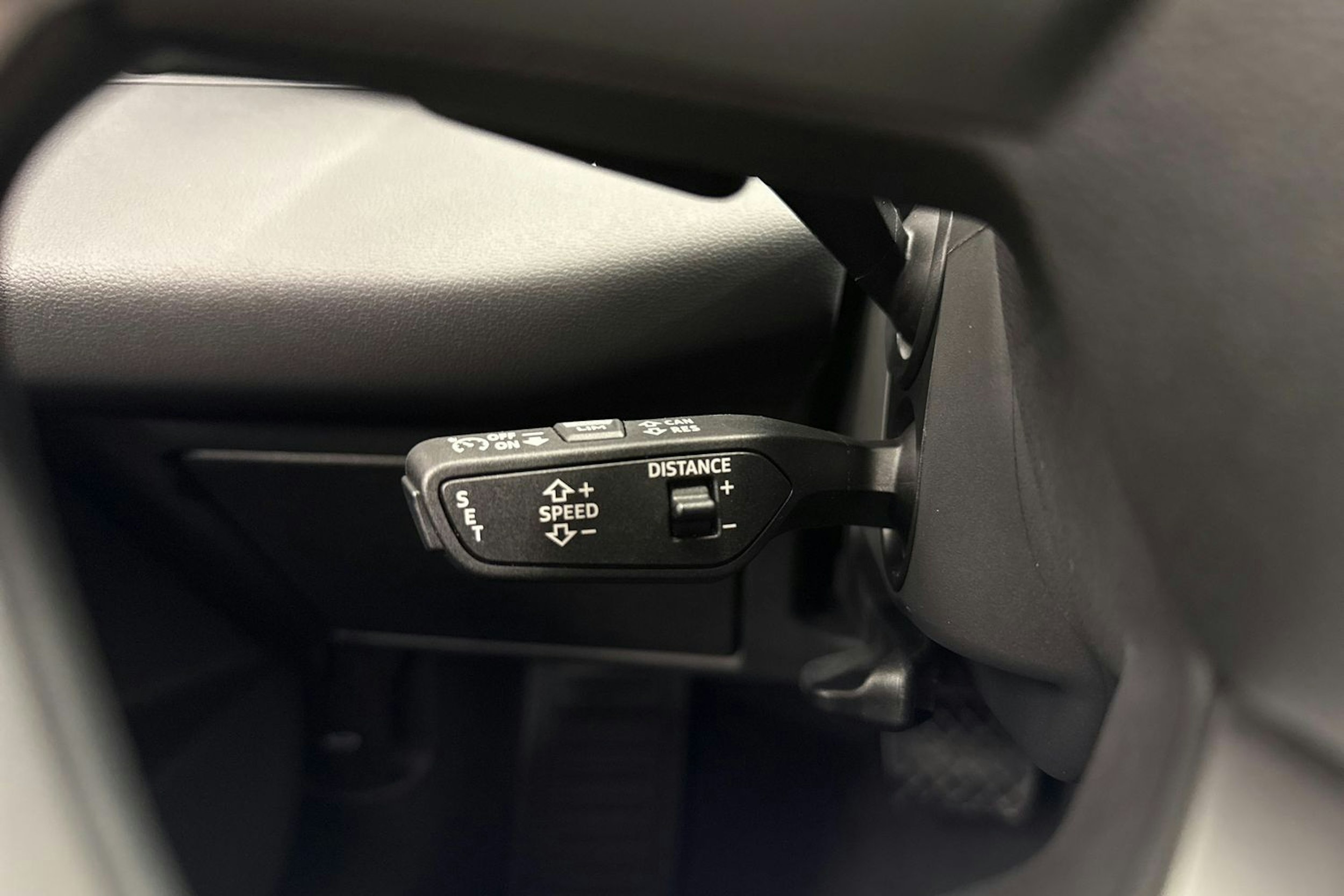 harmaa Audi A6 e-tron 2026 kuva 17.