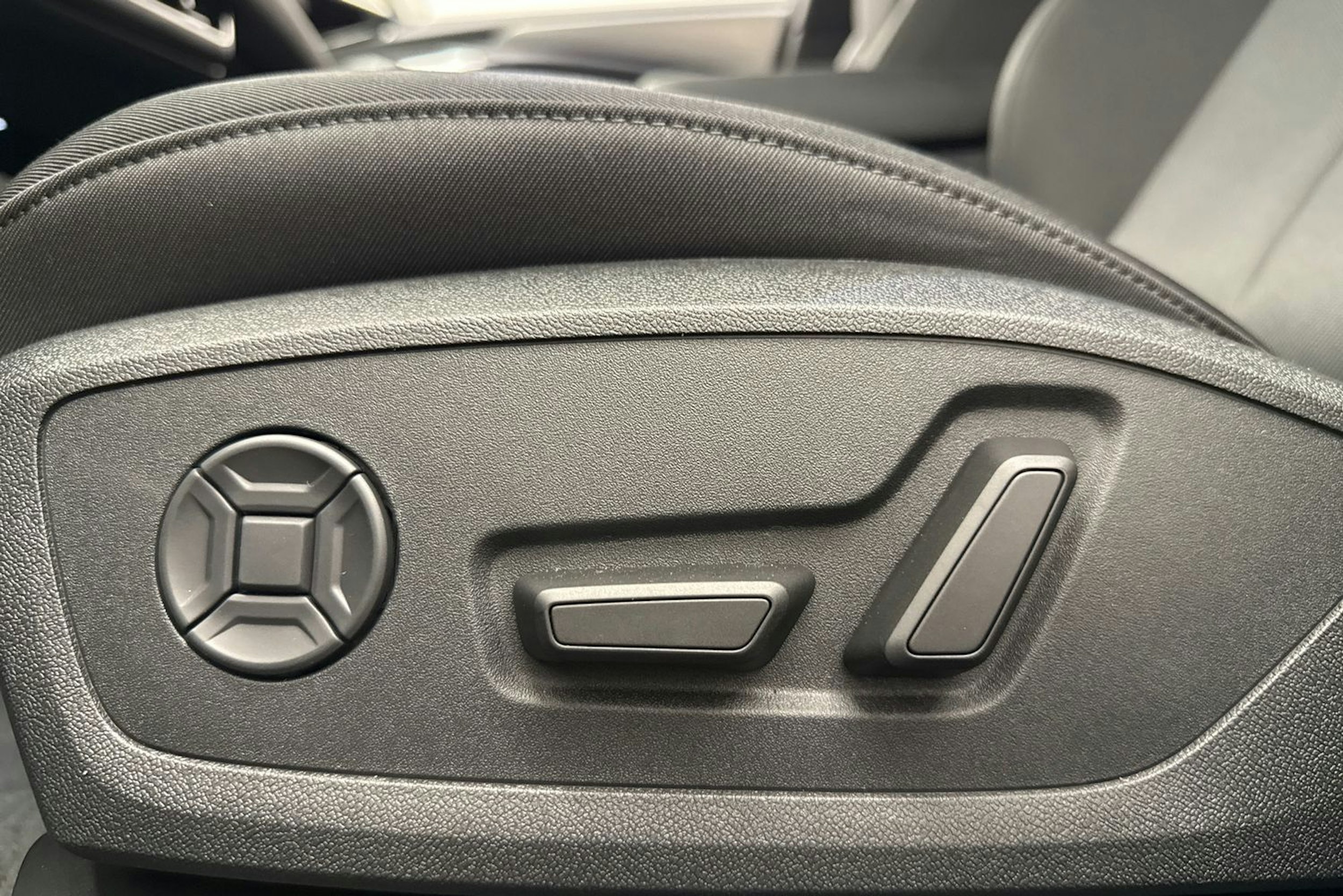 harmaa Audi A6 e-tron 2026 kuva 20.