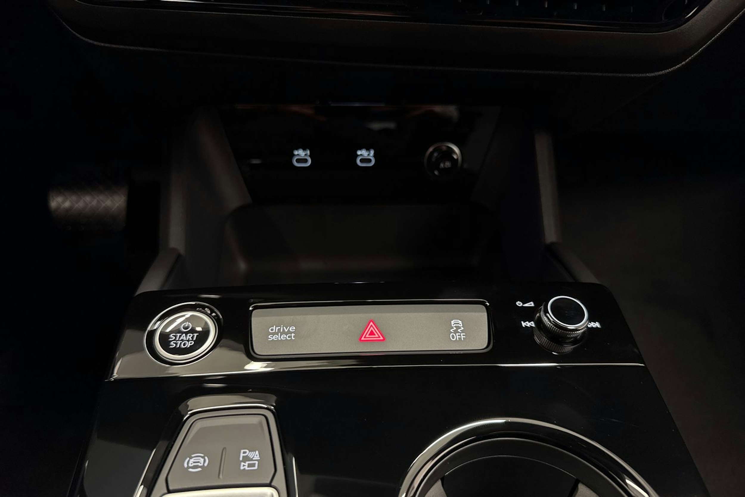 harmaa Audi A6 e-tron 2026 kuva 22.