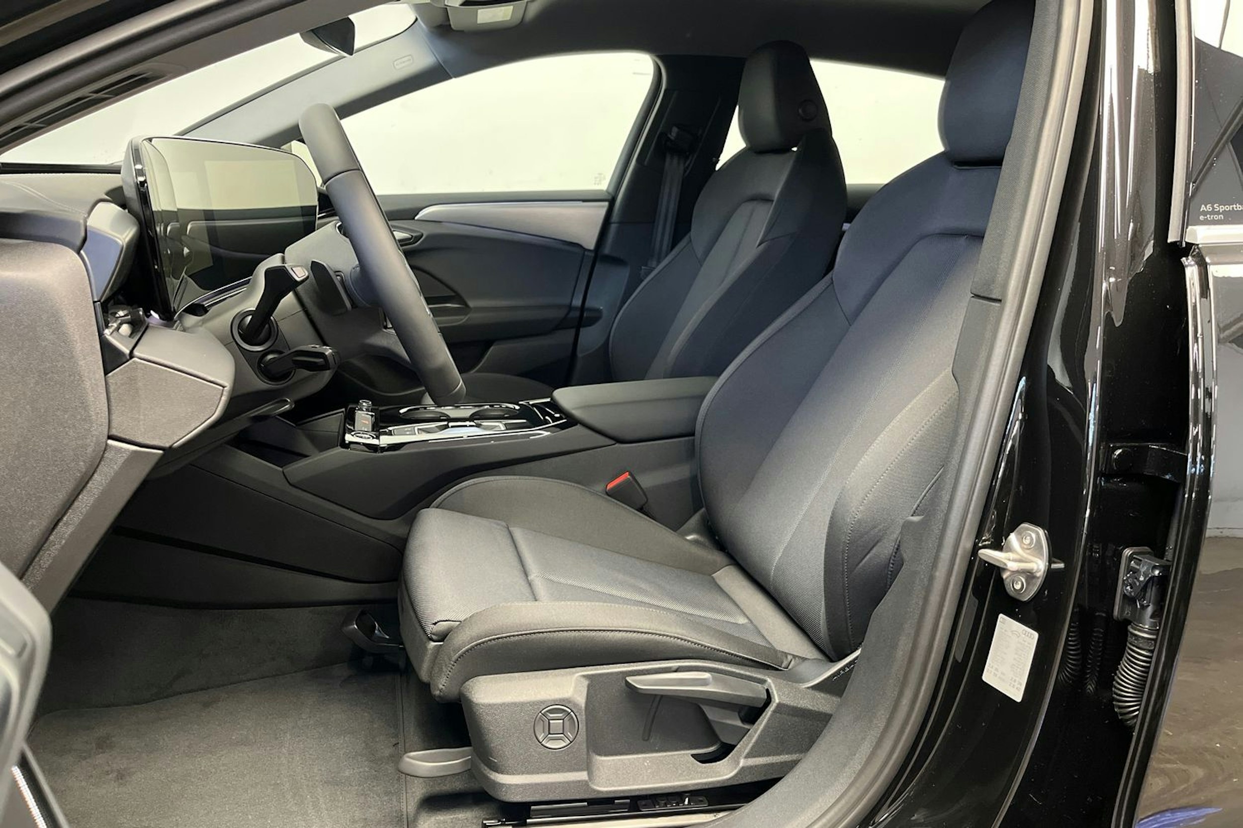 mythos musta Audi A6 e-tron 2026 kuva 3.