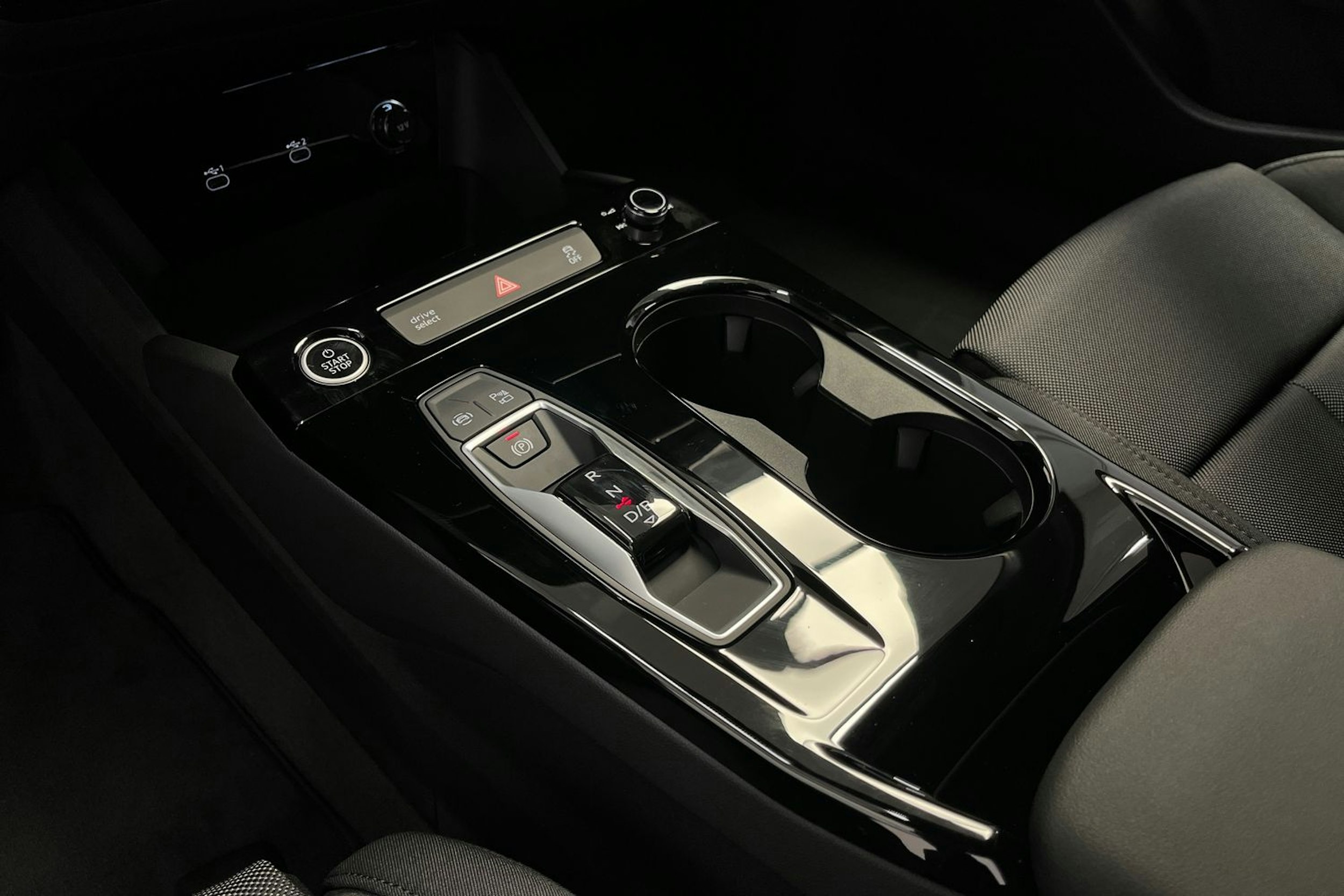 mythos musta Audi A6 e-tron 2026 kuva 11.