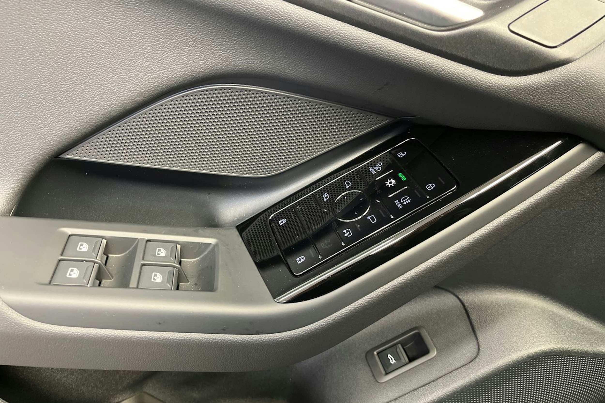 mythos musta Audi A6 e-tron 2026 kuva 12.