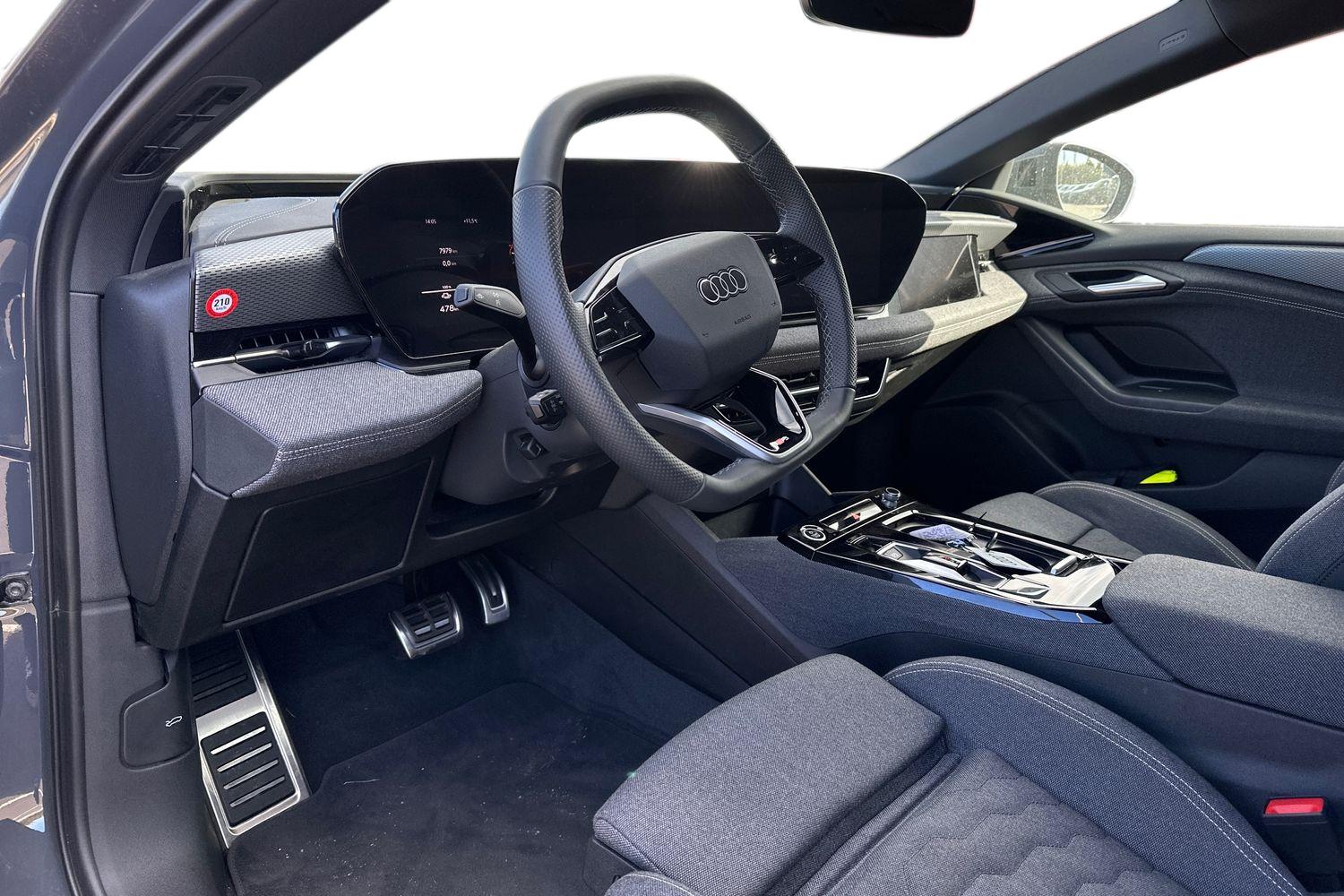 Audi A6 e-tron Avant S line 2025, photo 3/3