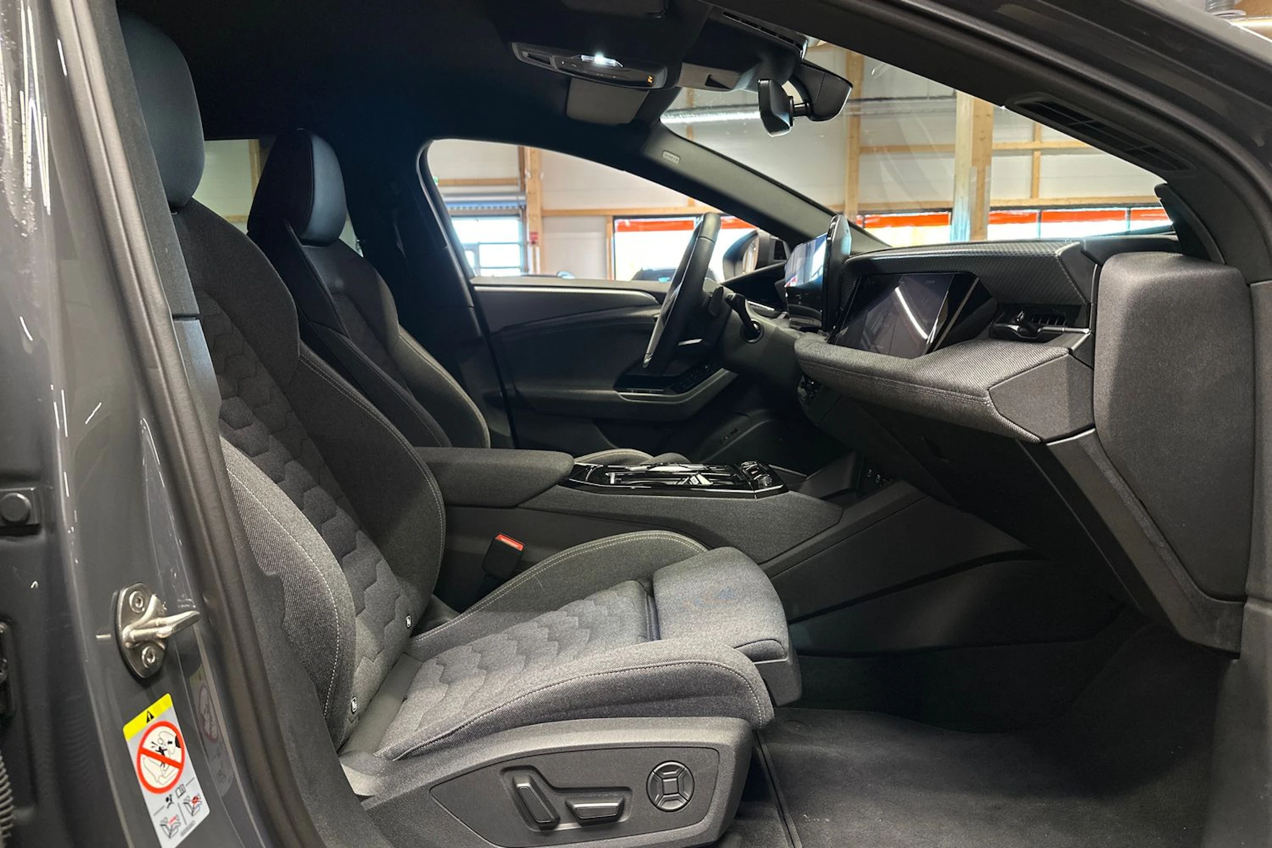 harmaa Audi A6 e-tron 2025 kuva 11.