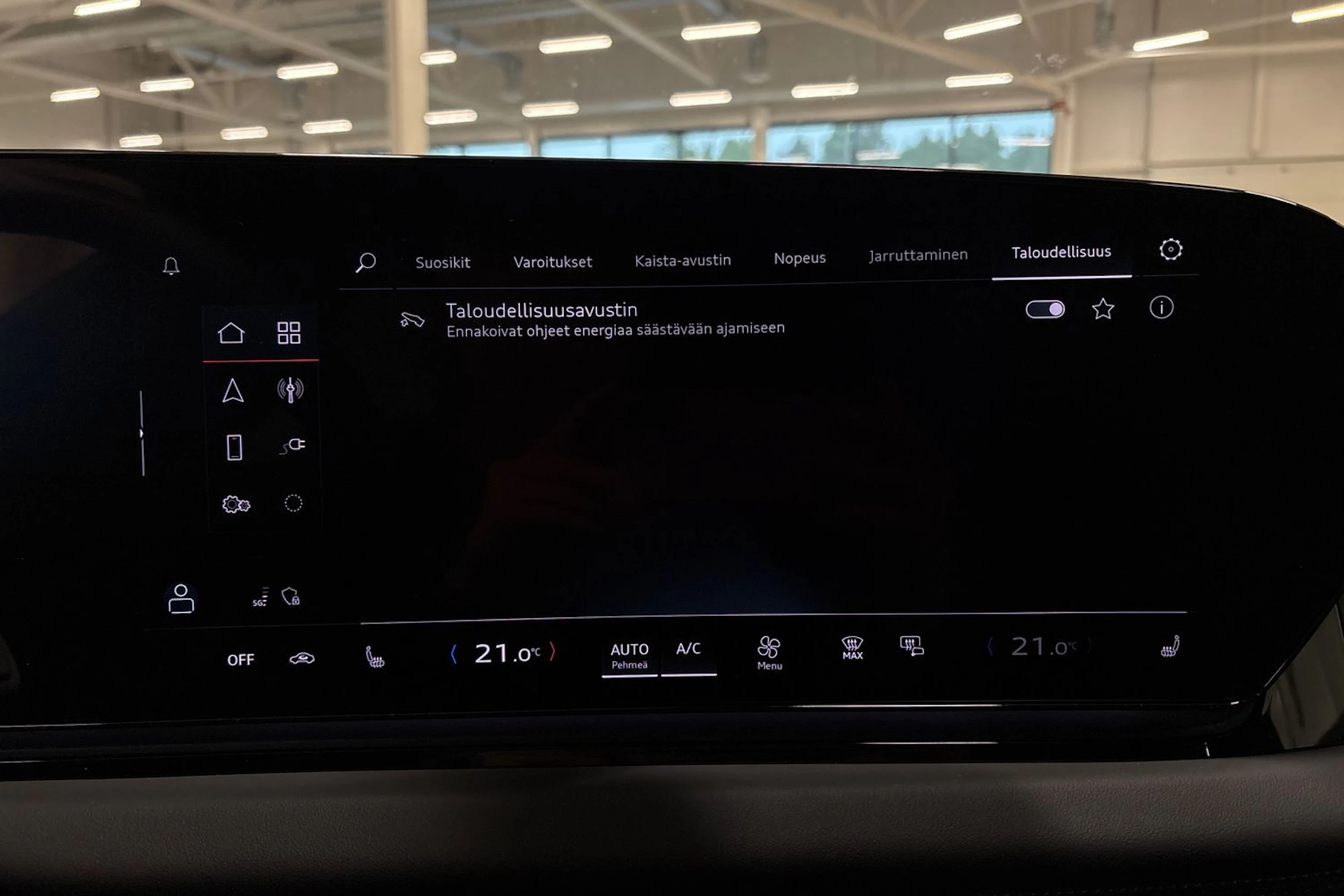valkoinen Audi A6 e-tron 2025 kuva 11.