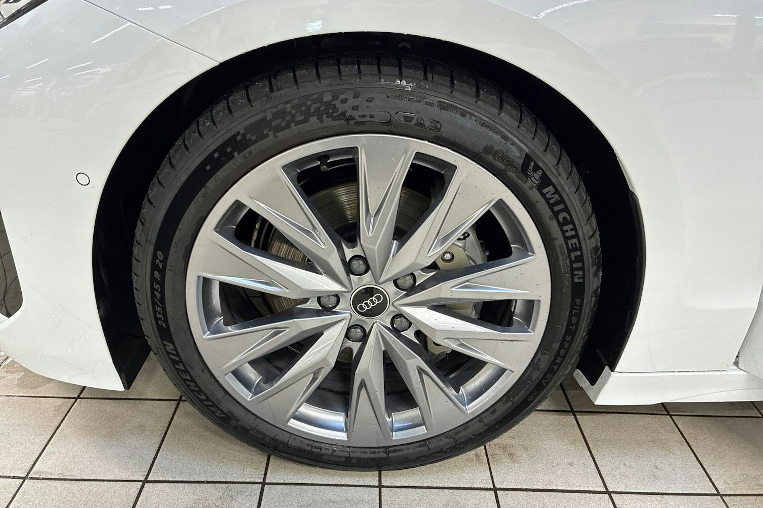 met. valkoinen Audi A6 e-tron 2025 kuva 10.