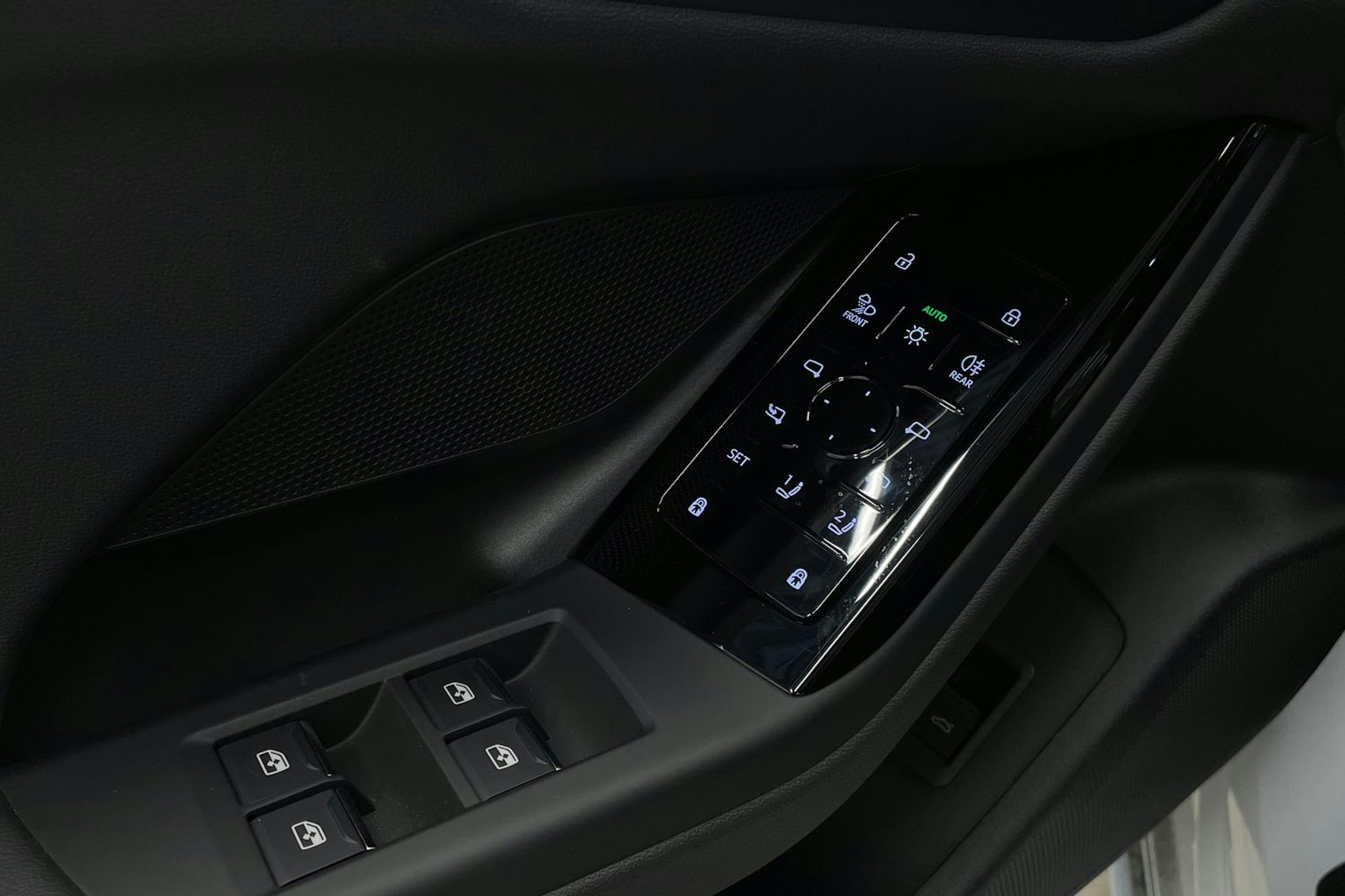 valkoinen Audi A6 e-tron 2025 kuva 11.