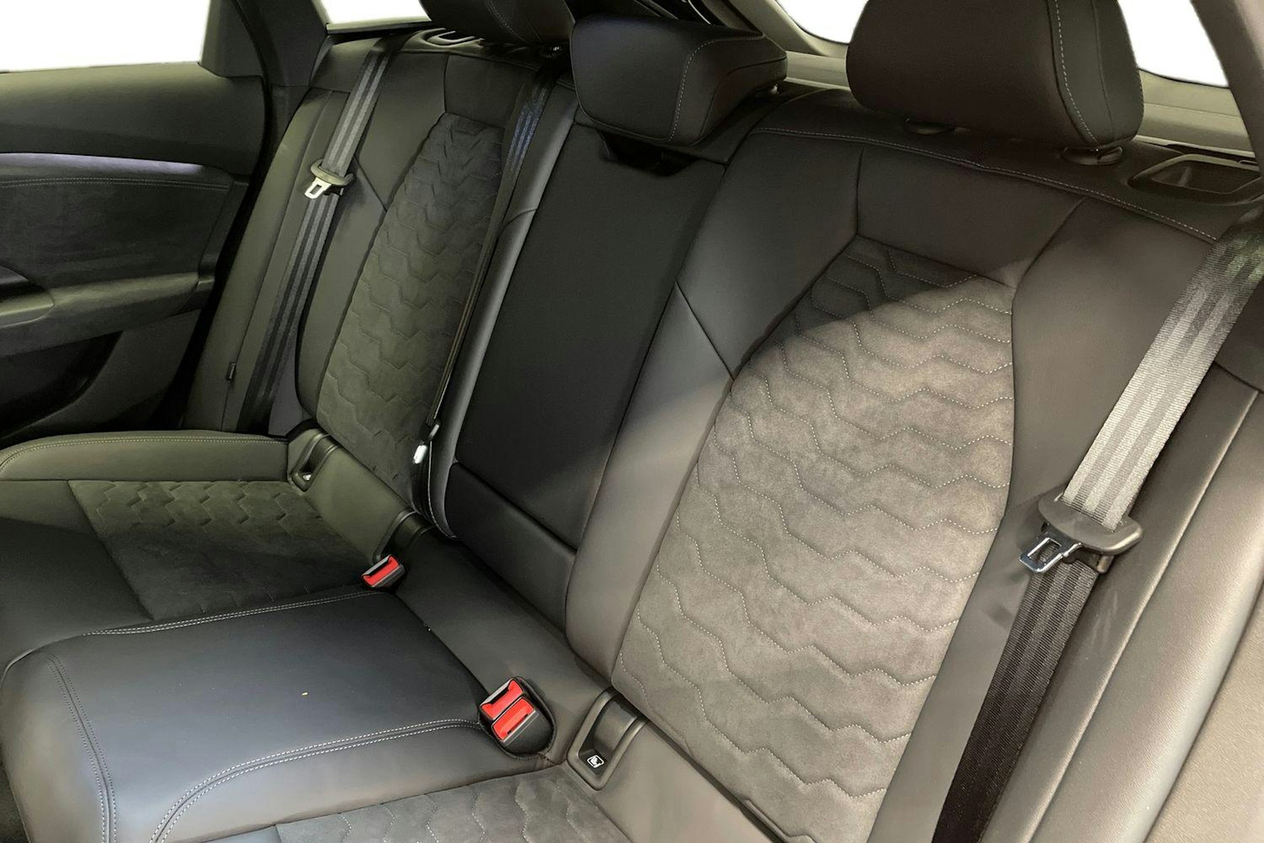 taifun harmaa Audi A6 e-tron 2025 kuva 10.