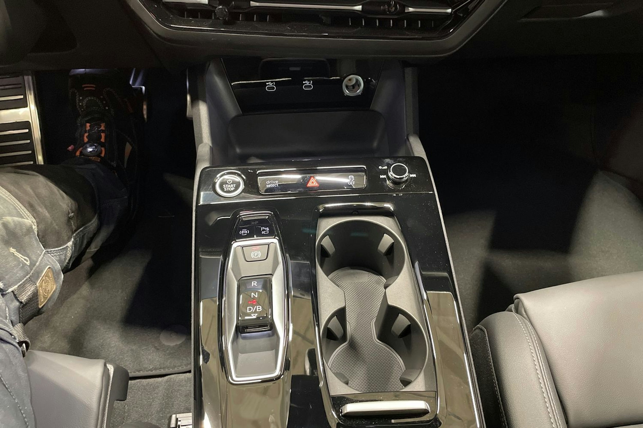 taifun harmaa Audi A6 e-tron 2025 kuva 16.