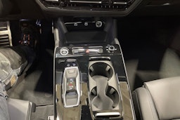 taifun harmaa Audi A6 e-tron 2025 kuva 16.