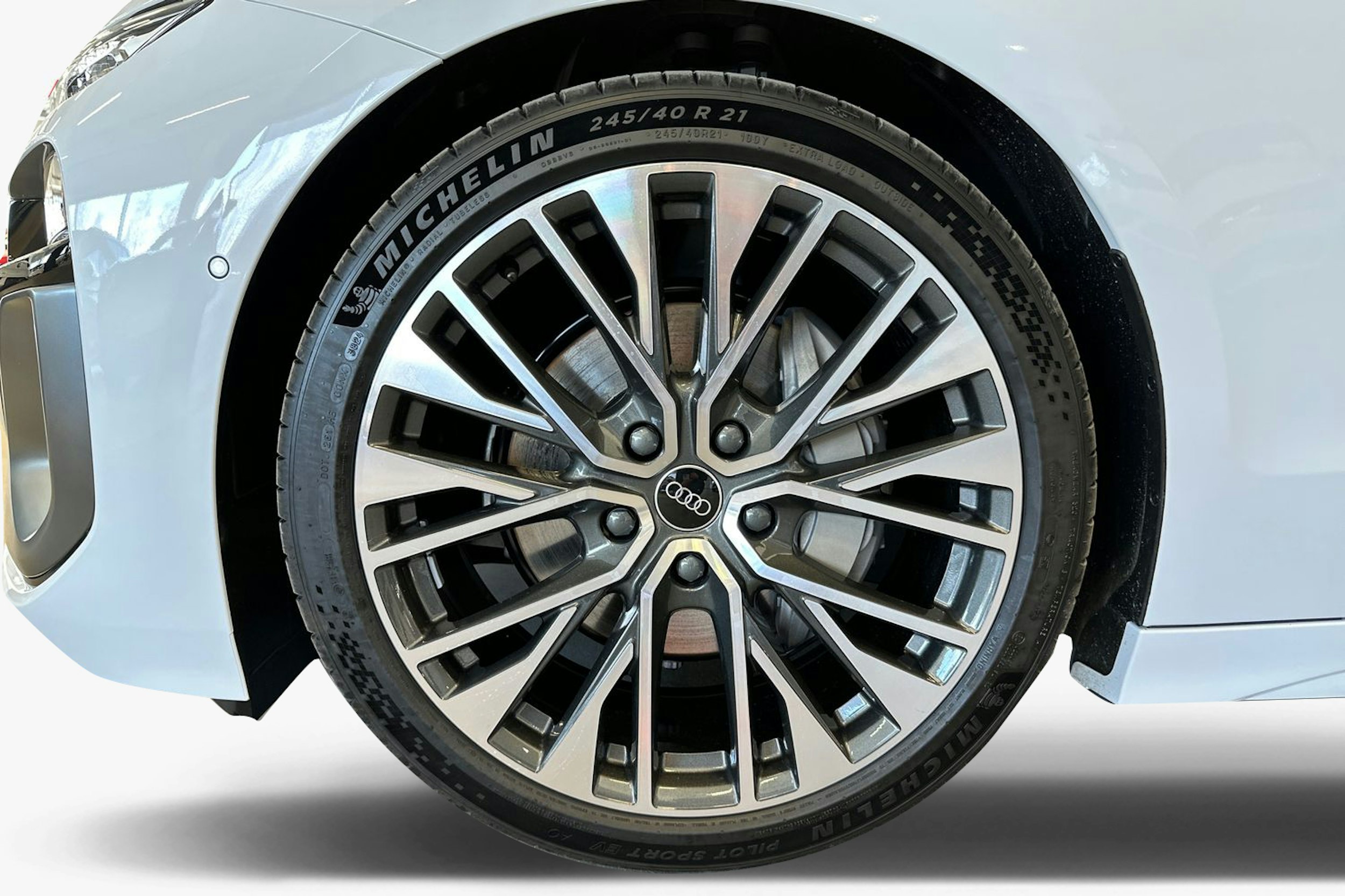 met. valkoinen Audi A6 e-tron 2025 kuva 9.