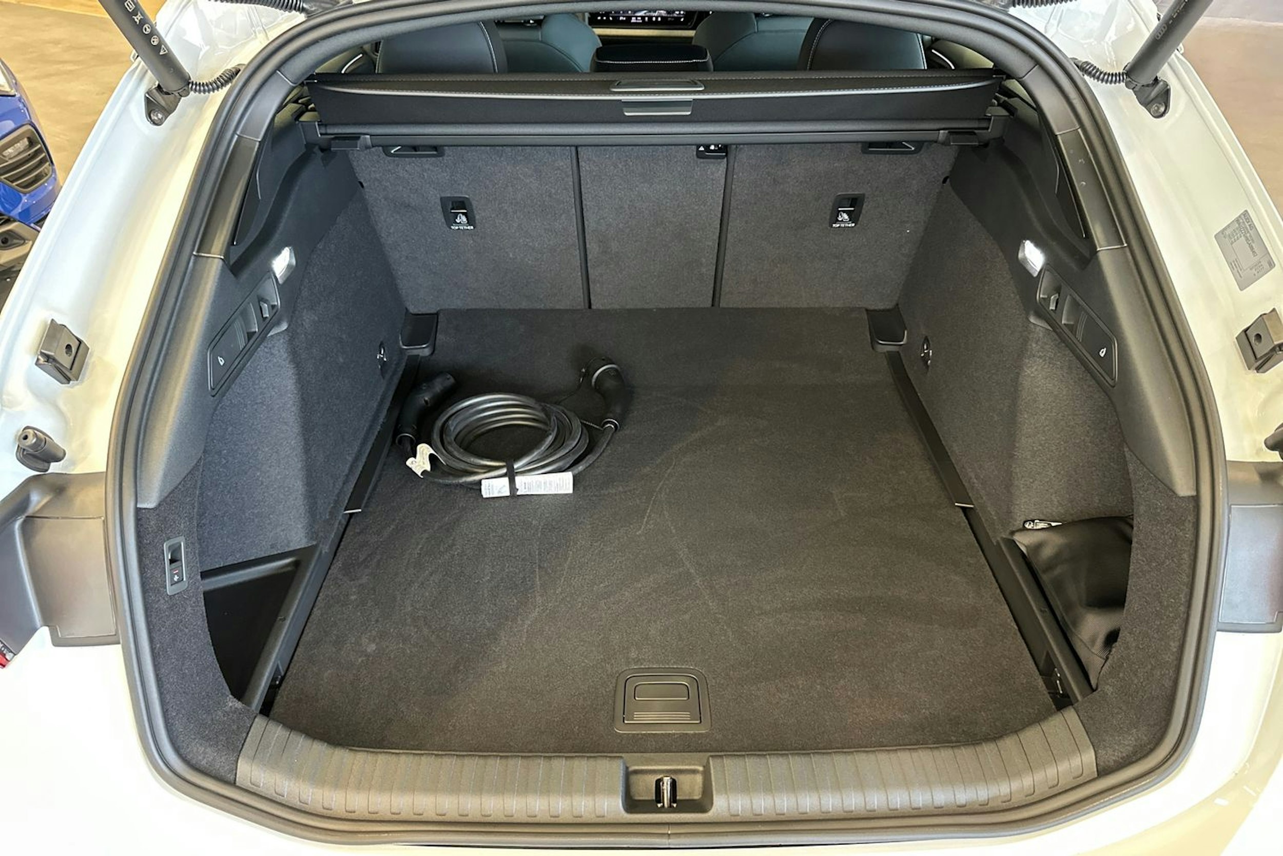met. valkoinen Audi A6 e-tron 2025 kuva 12.