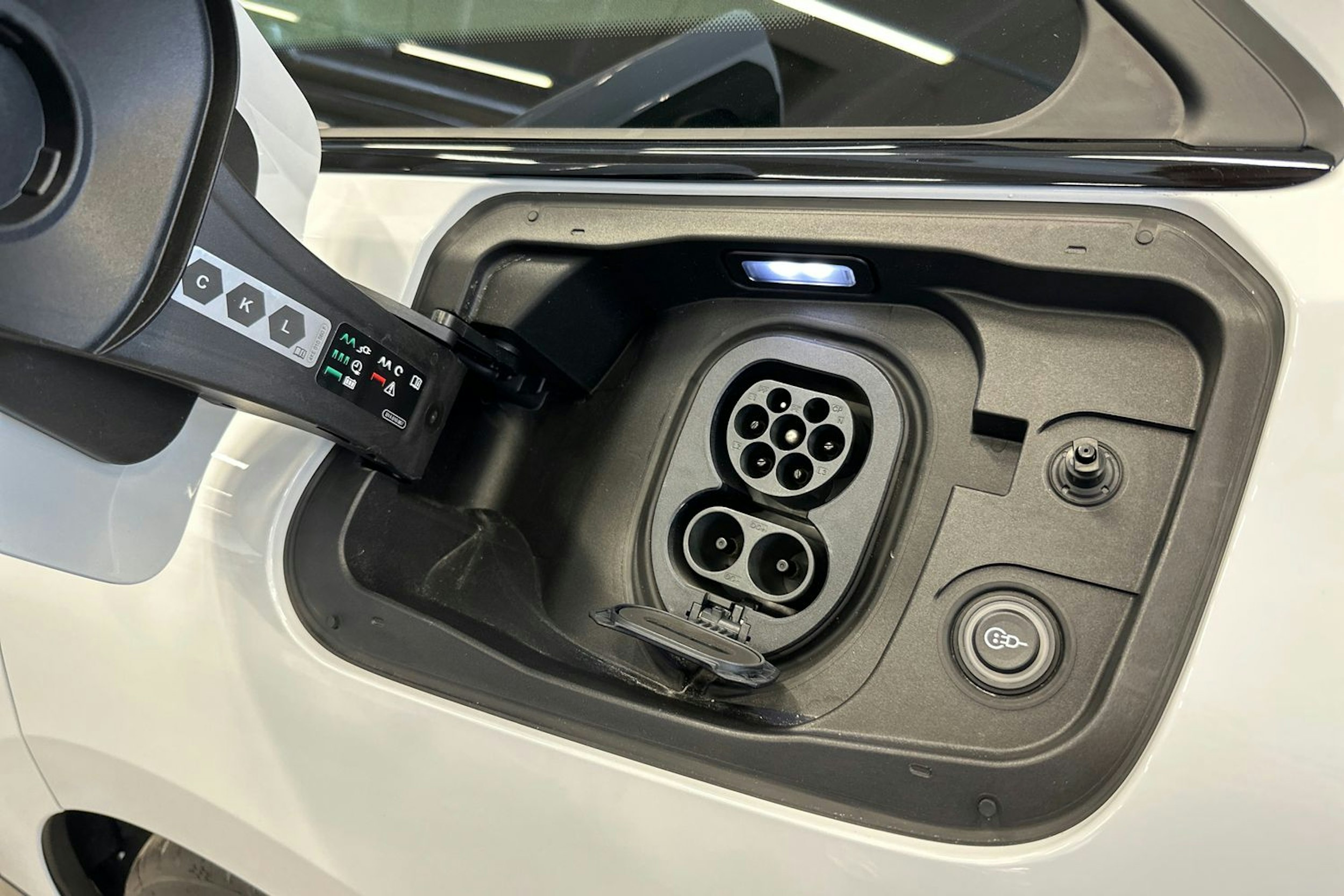 met. valkoinen Audi A6 e-tron 2025 kuva 16.