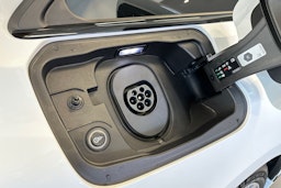 met. valkoinen Audi A6 e-tron 2025 kuva 17.