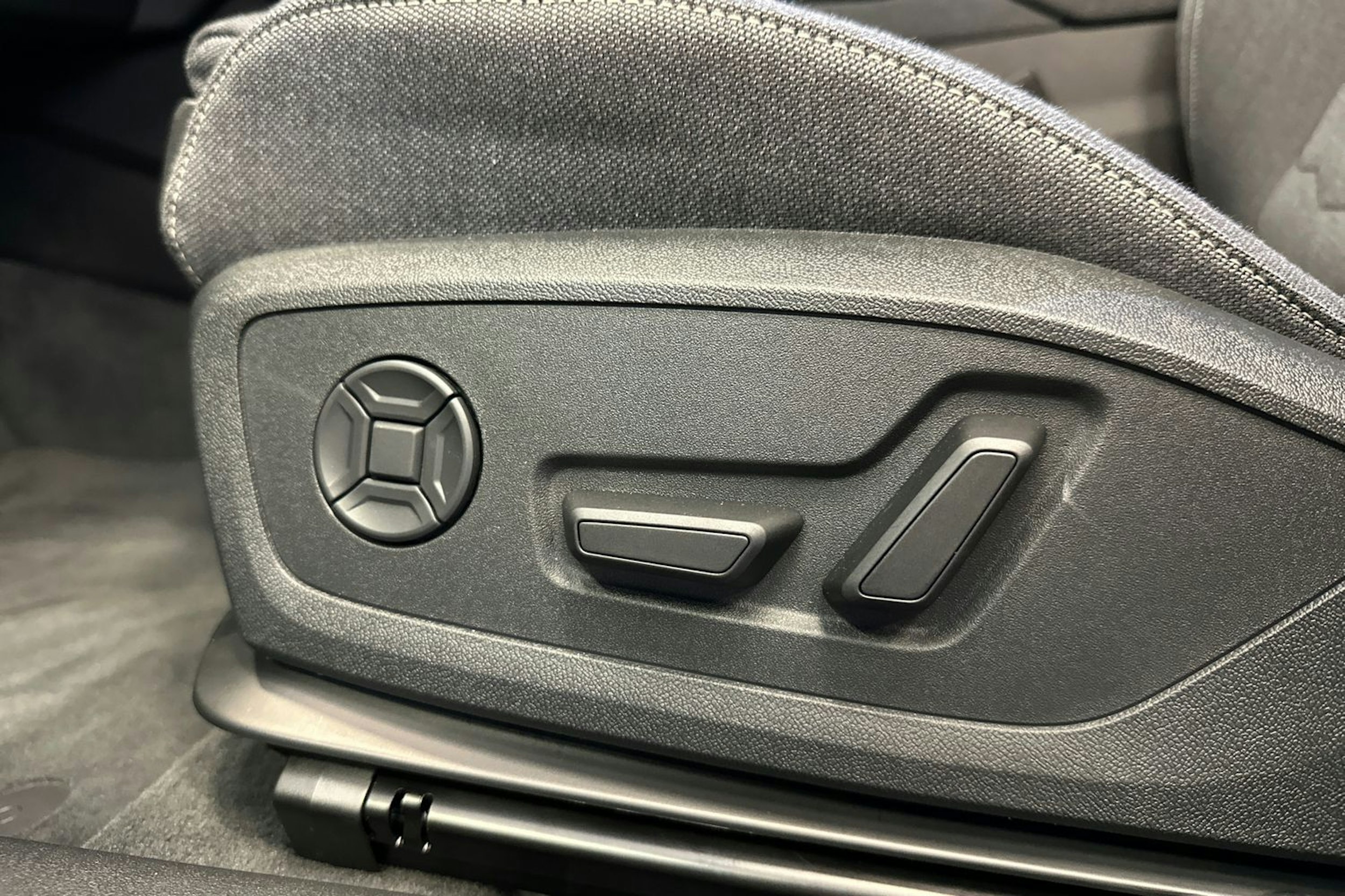 met. valkoinen Audi A6 e-tron 2025 kuva 18.