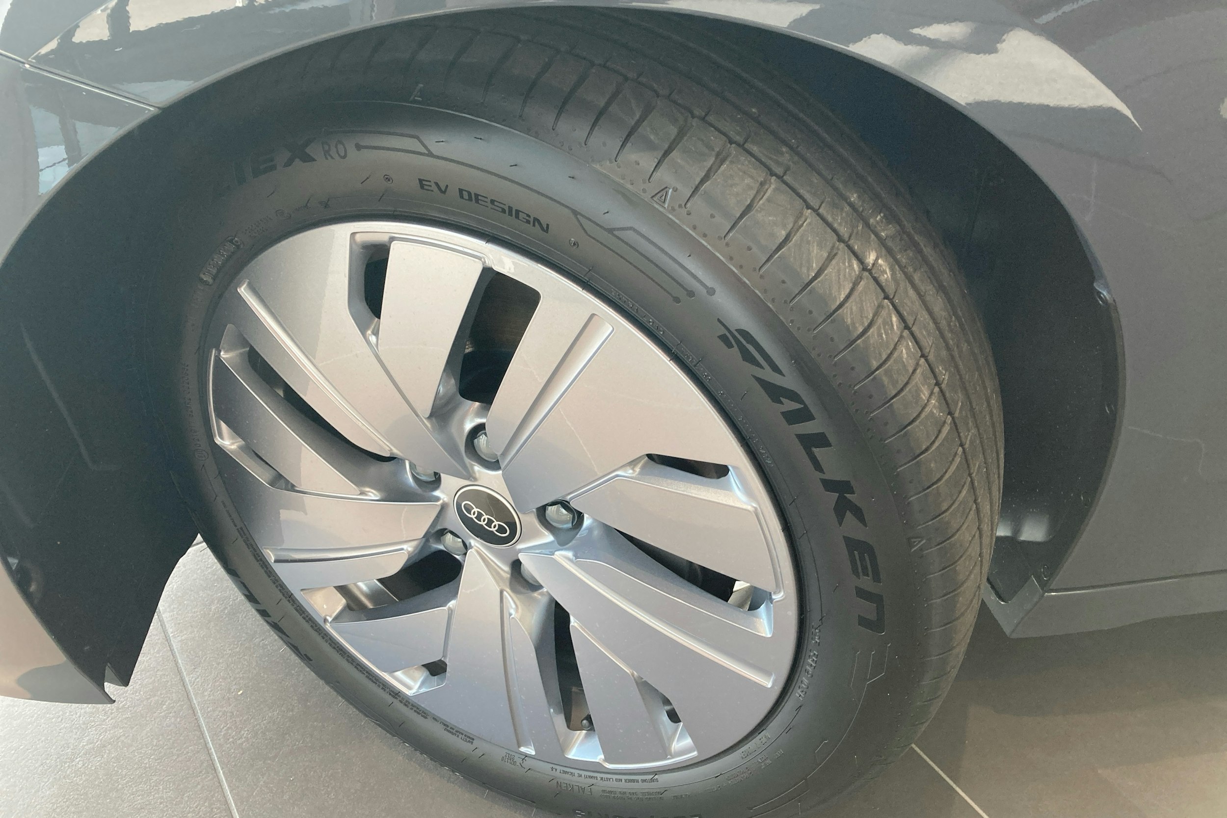 harmaa Audi A6 e-tron 2025 kuva 10.