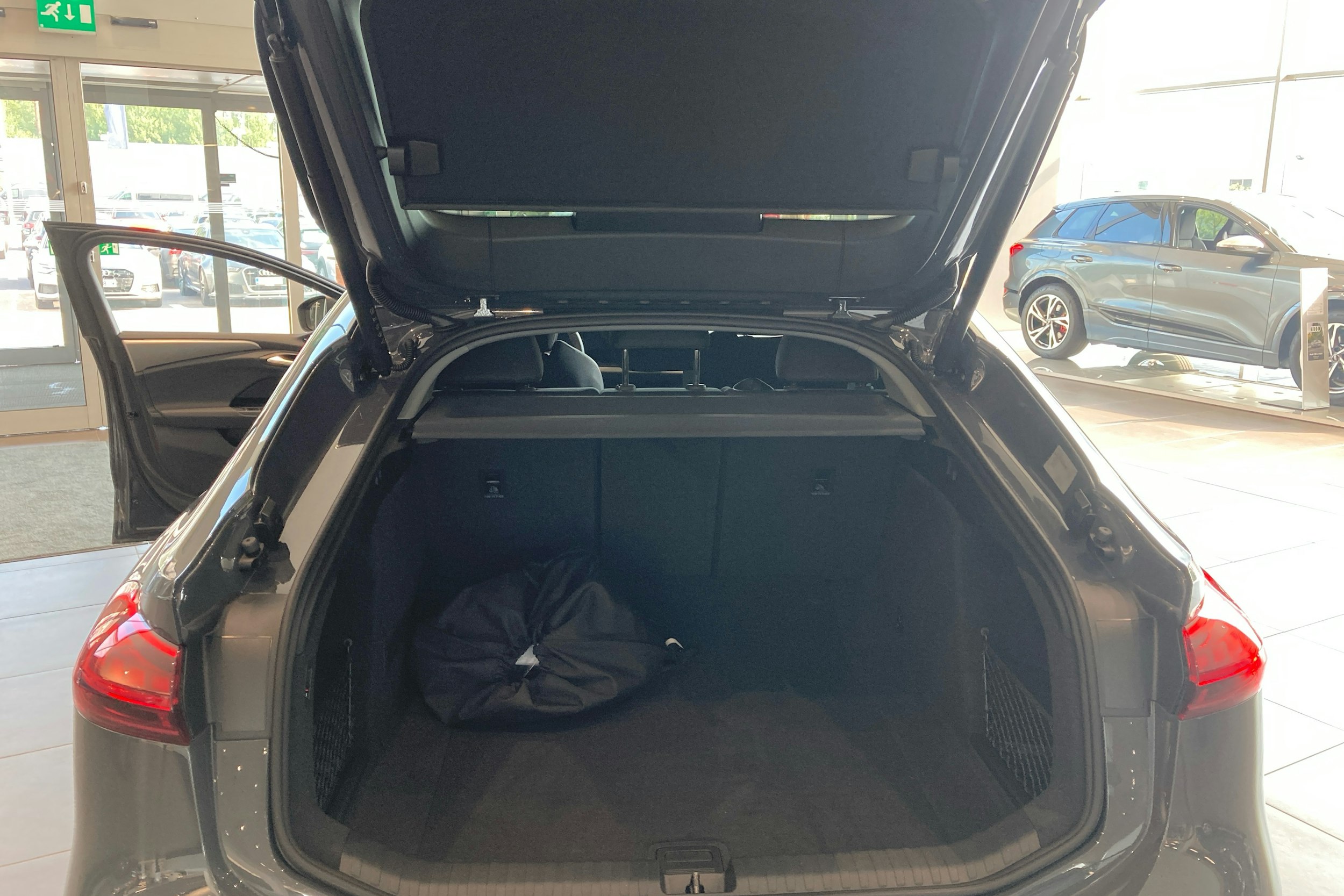 harmaa Audi A6 e-tron 2025 kuva 17.