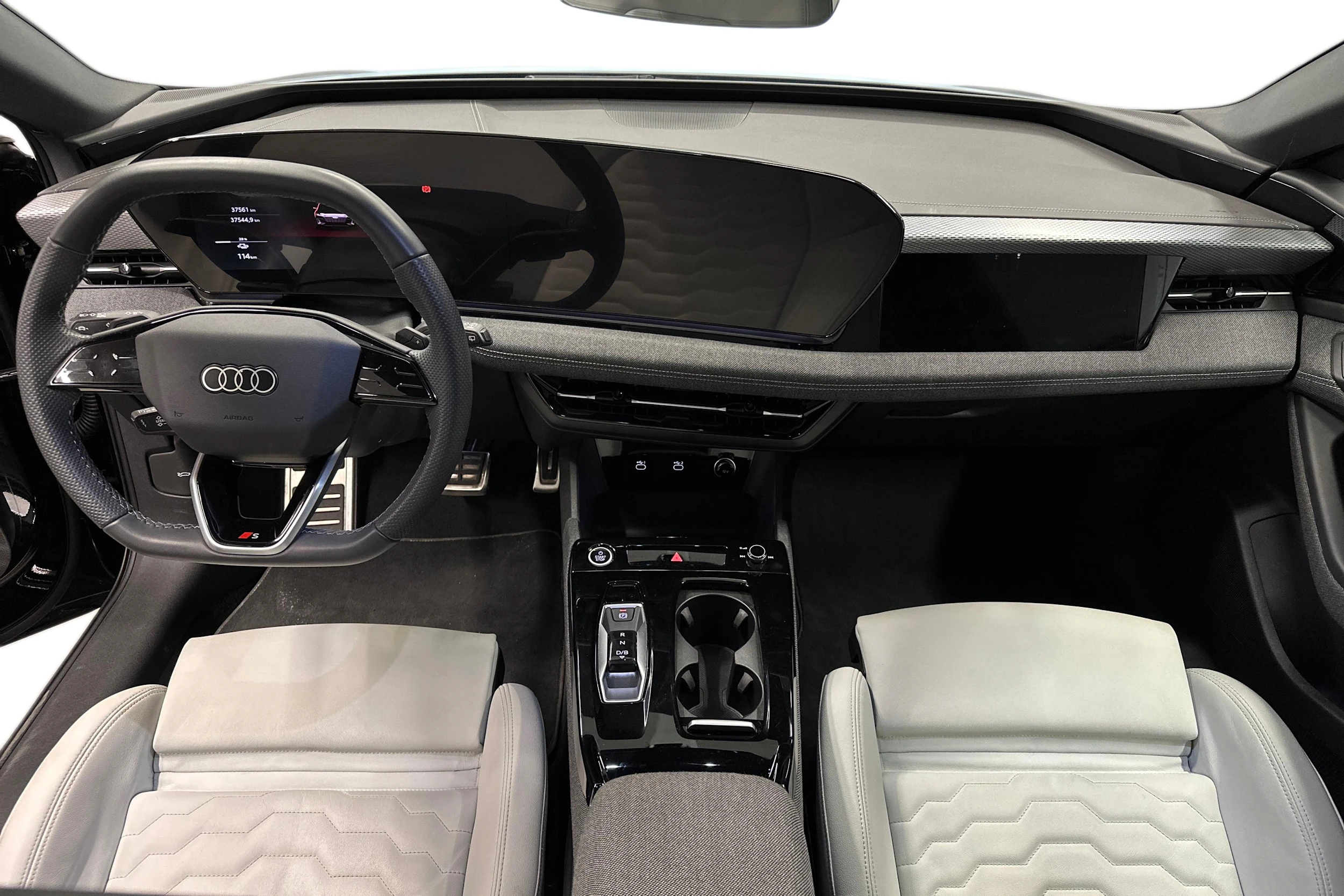 musta Audi A6 e-tron 2025 kuva 7.