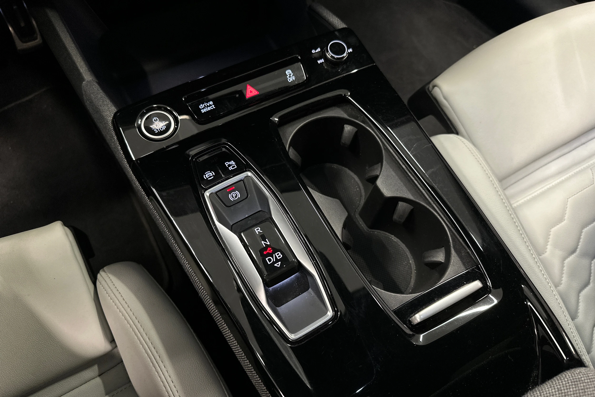 musta Audi A6 e-tron 2025 kuva 30.