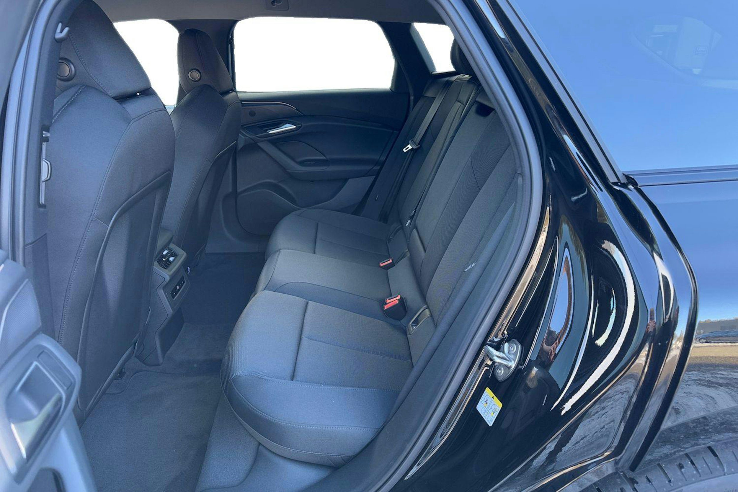 musta Audi A6 e-tron 2025 kuva 8.