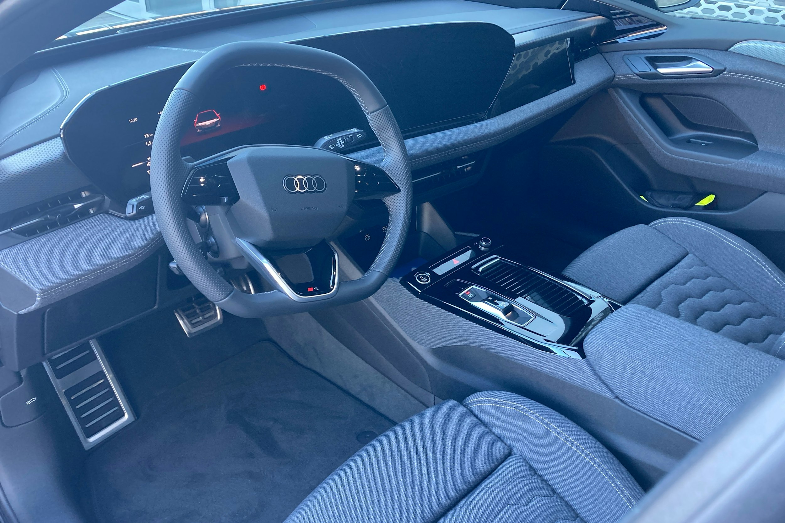 musta Audi A6 e-tron 2025 kuva 6.