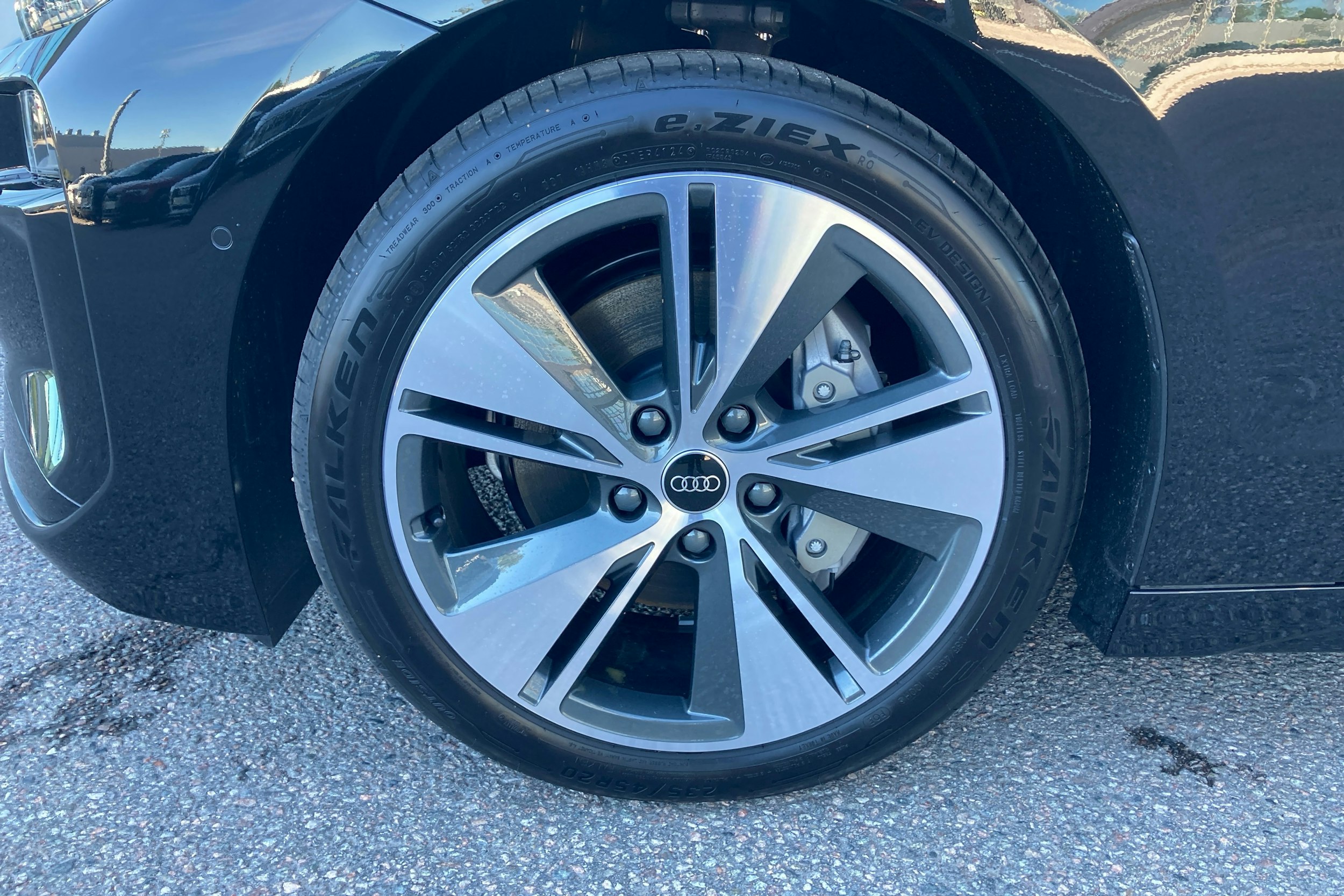 musta Audi A6 e-tron 2025 kuva 9.