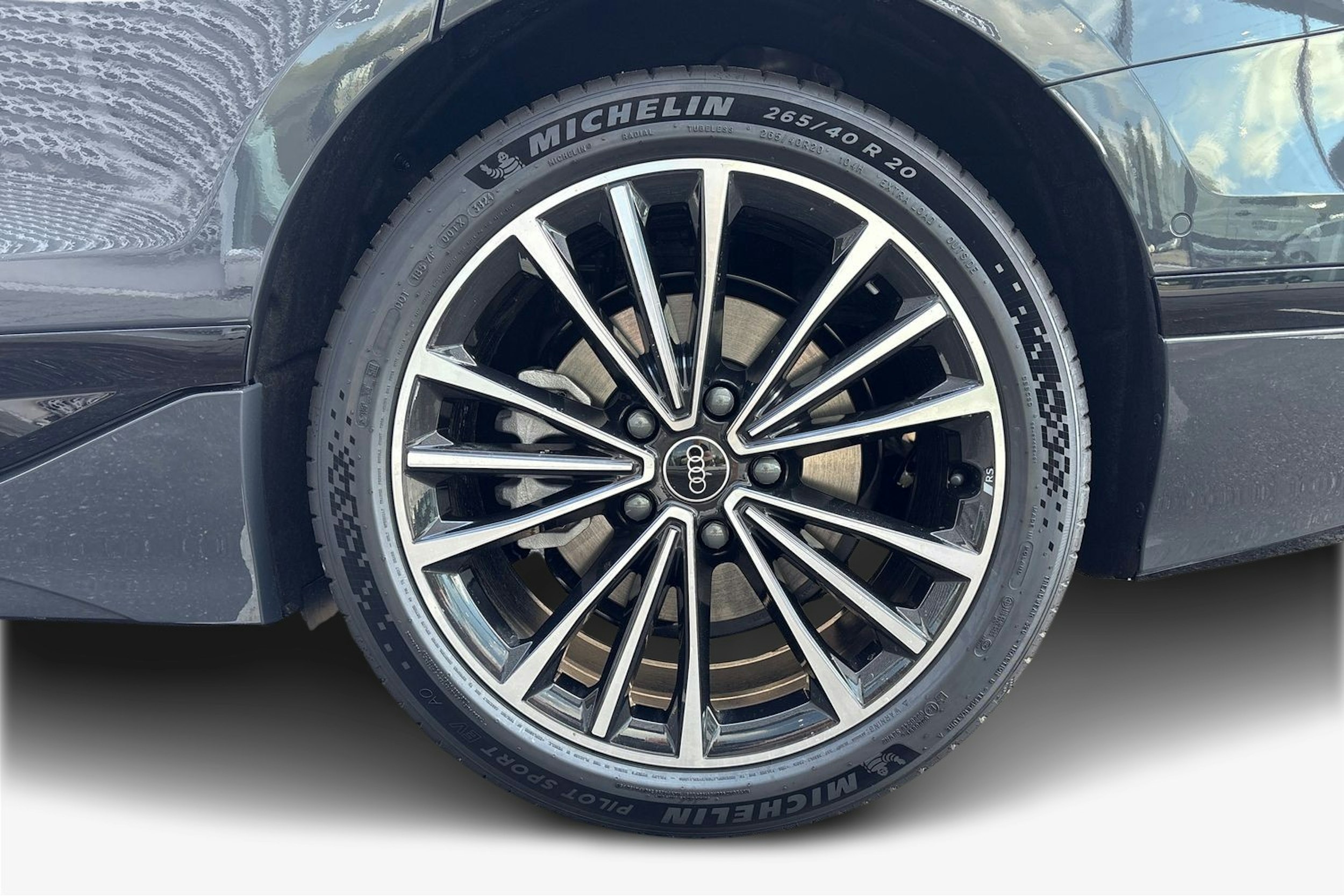 harmaa Audi A6 e-tron 2025 kuva 9.