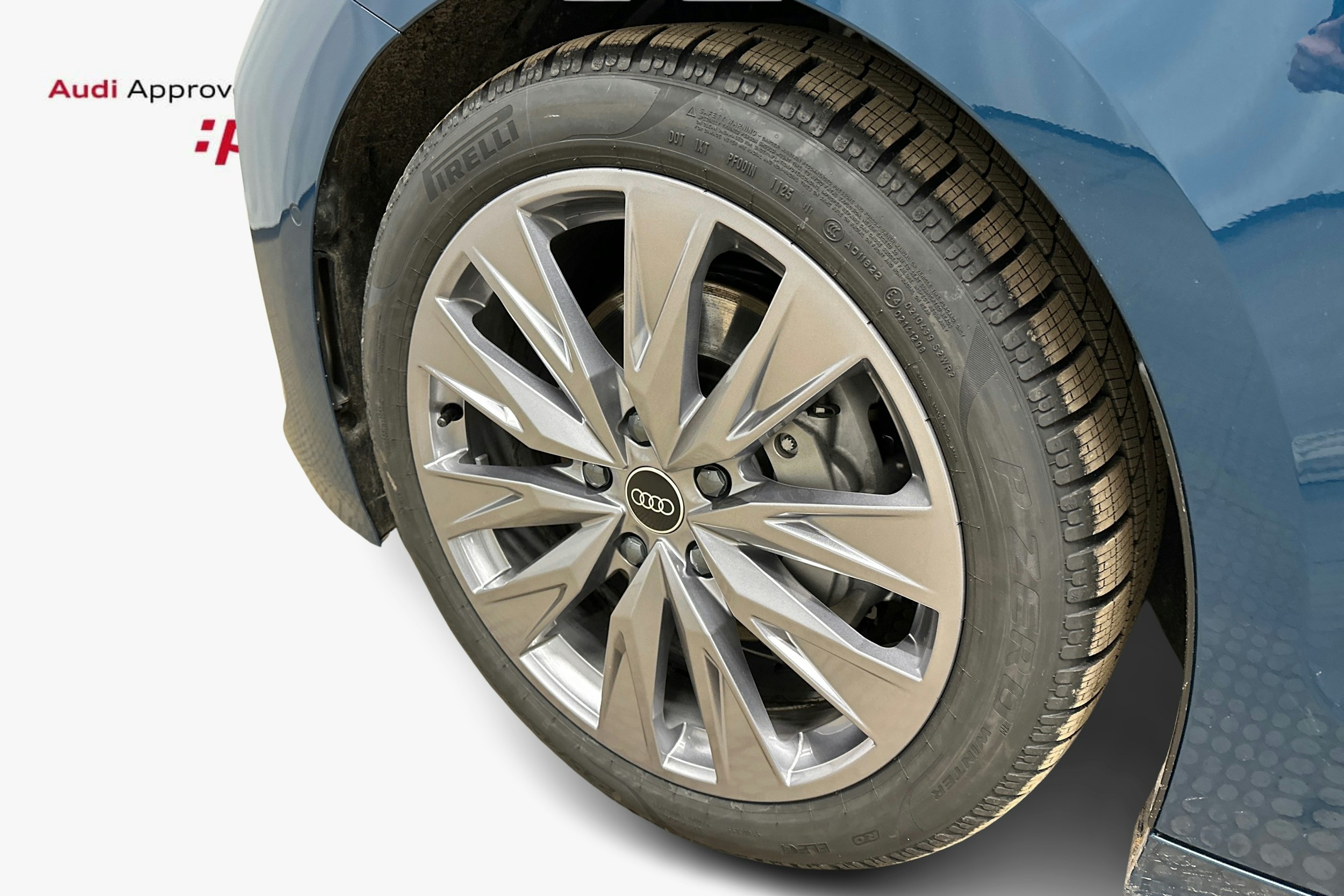 sininen Audi A6 e-tron 2025 kuva 11.