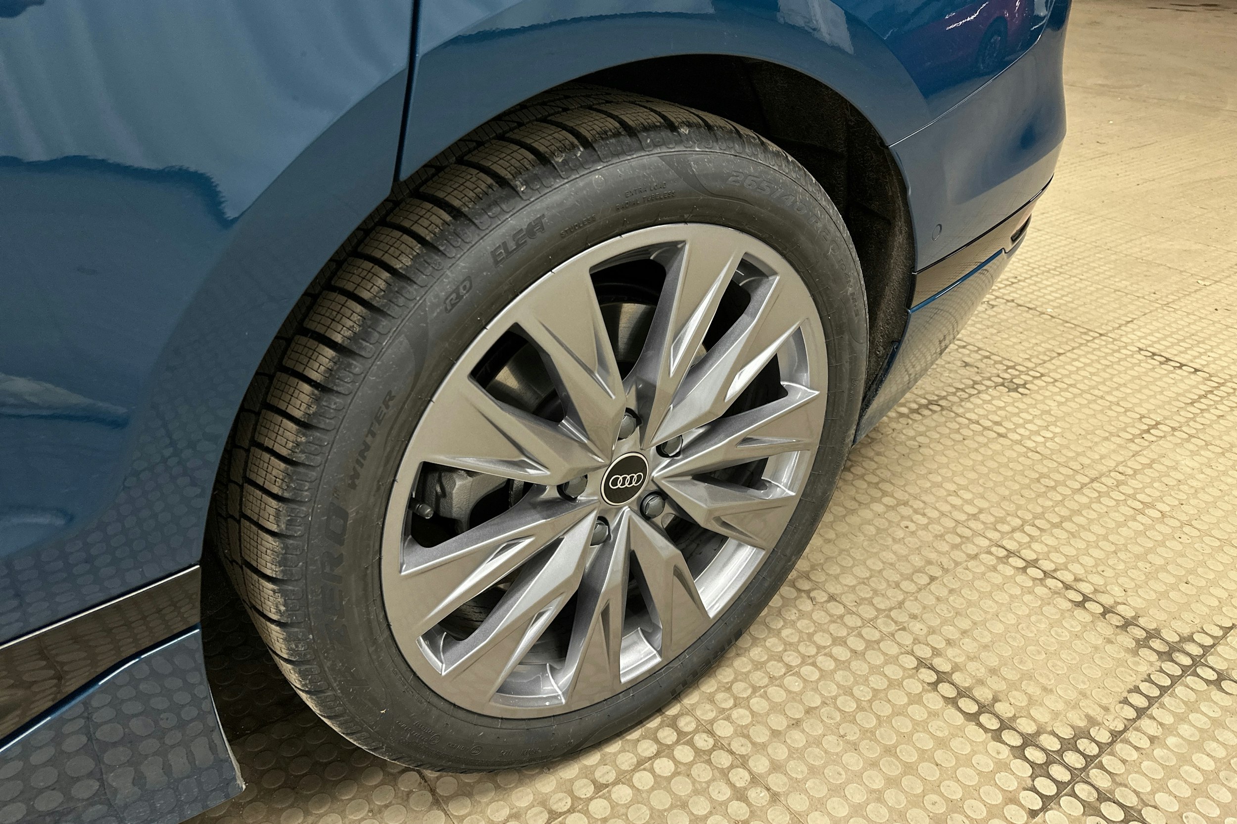 sininen Audi A6 e-tron 2025 kuva 12.