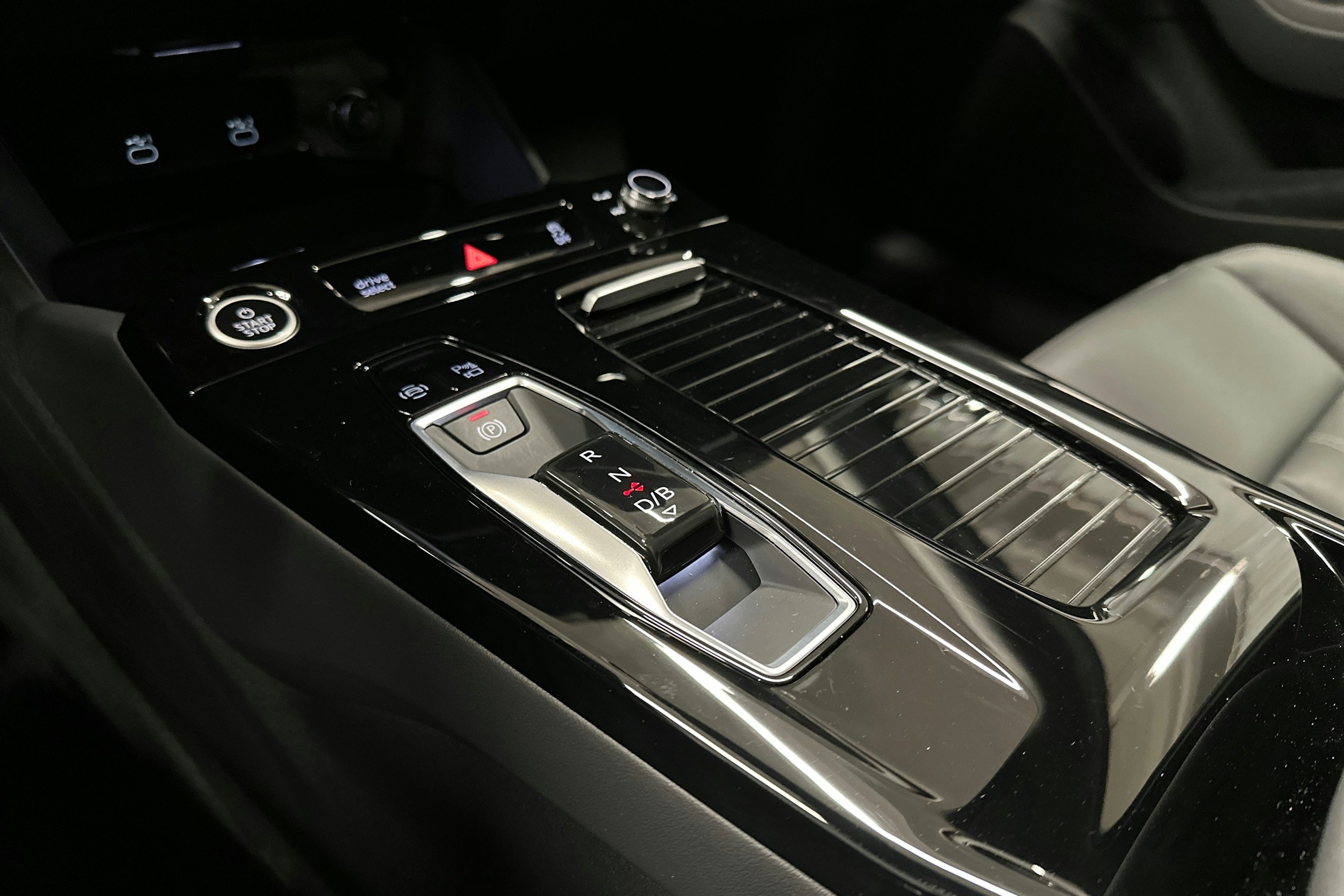 sininen Audi A6 e-tron 2025 kuva 25.