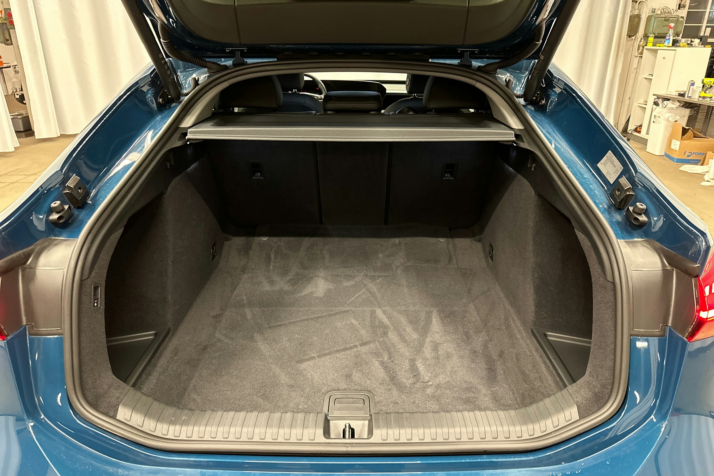 sininen Audi A6 e-tron 2025 kuva 28.