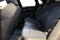 met. musta Audi A6 e-tron 2026 kuva 8.