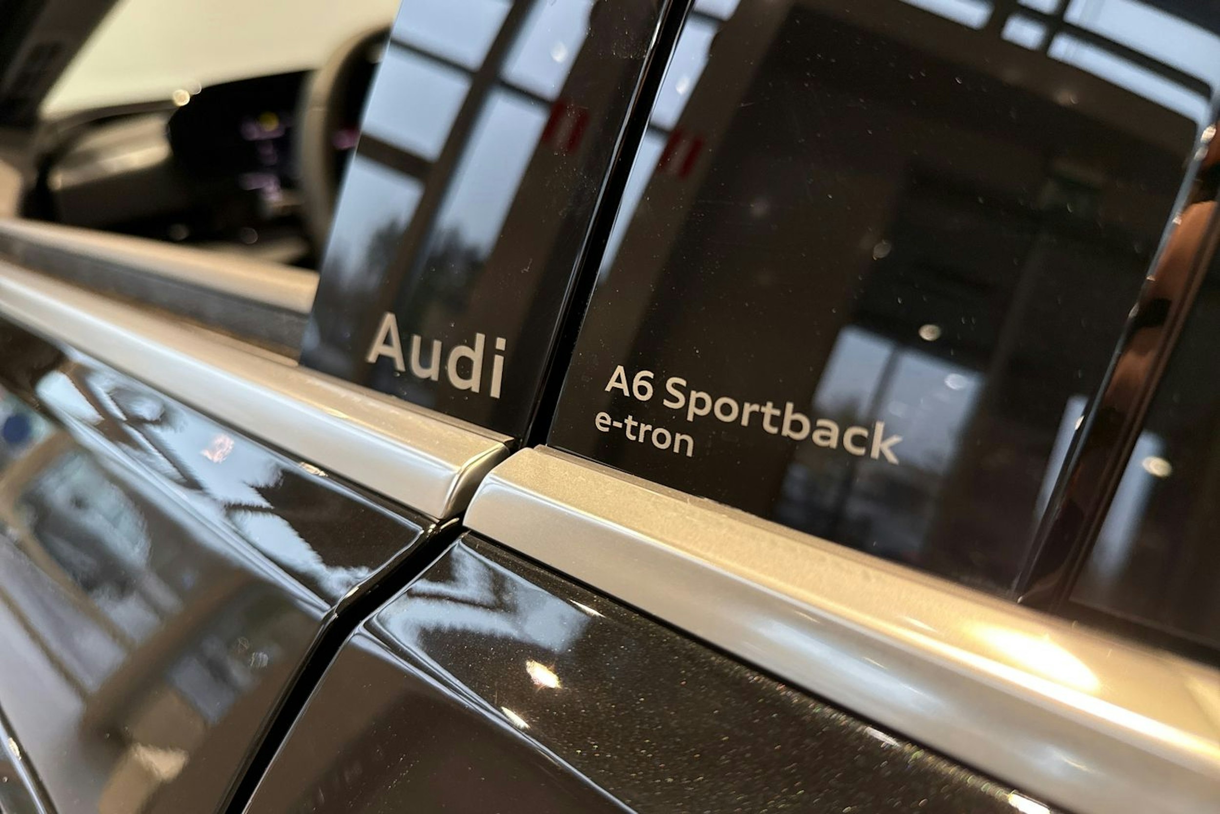 met. musta Audi A6 e-tron 2026 kuva 11.