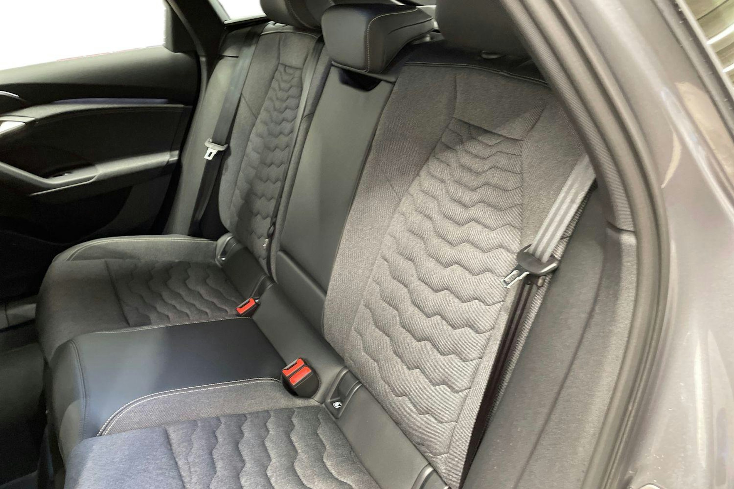 harmaa Audi A6 e-tron 2025 kuva 8.