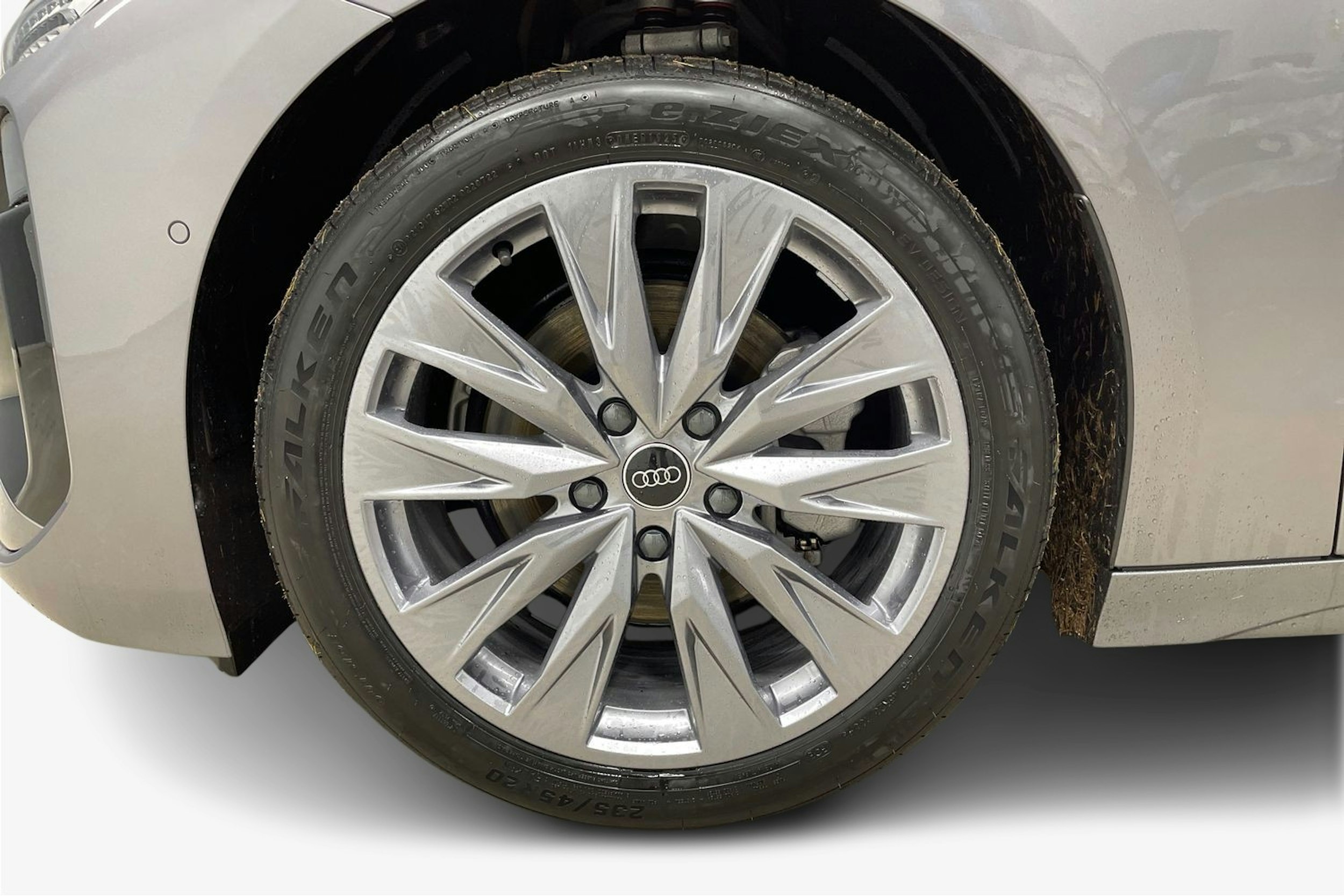 harmaa Audi A6 e-tron 2025 kuva 9.