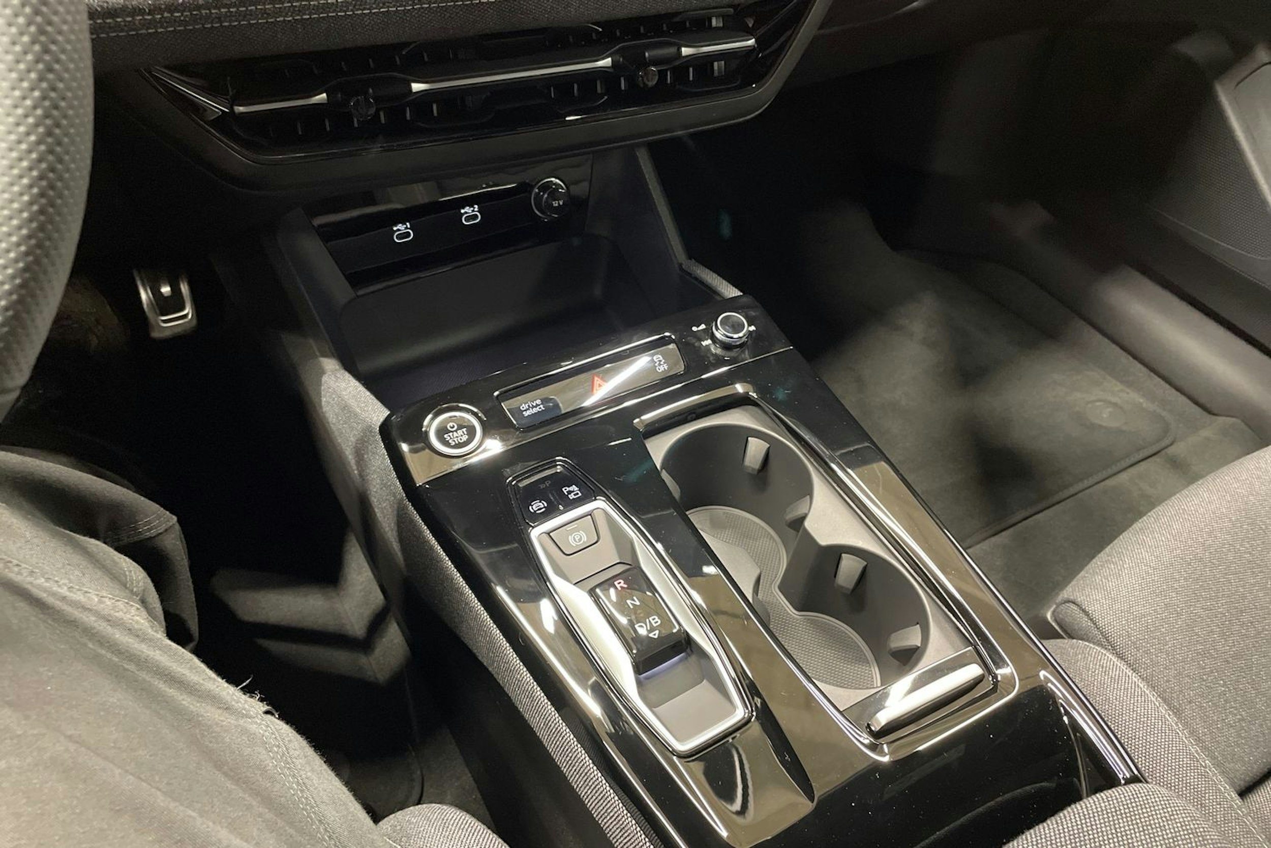 harmaa Audi A6 e-tron 2025 kuva 13.