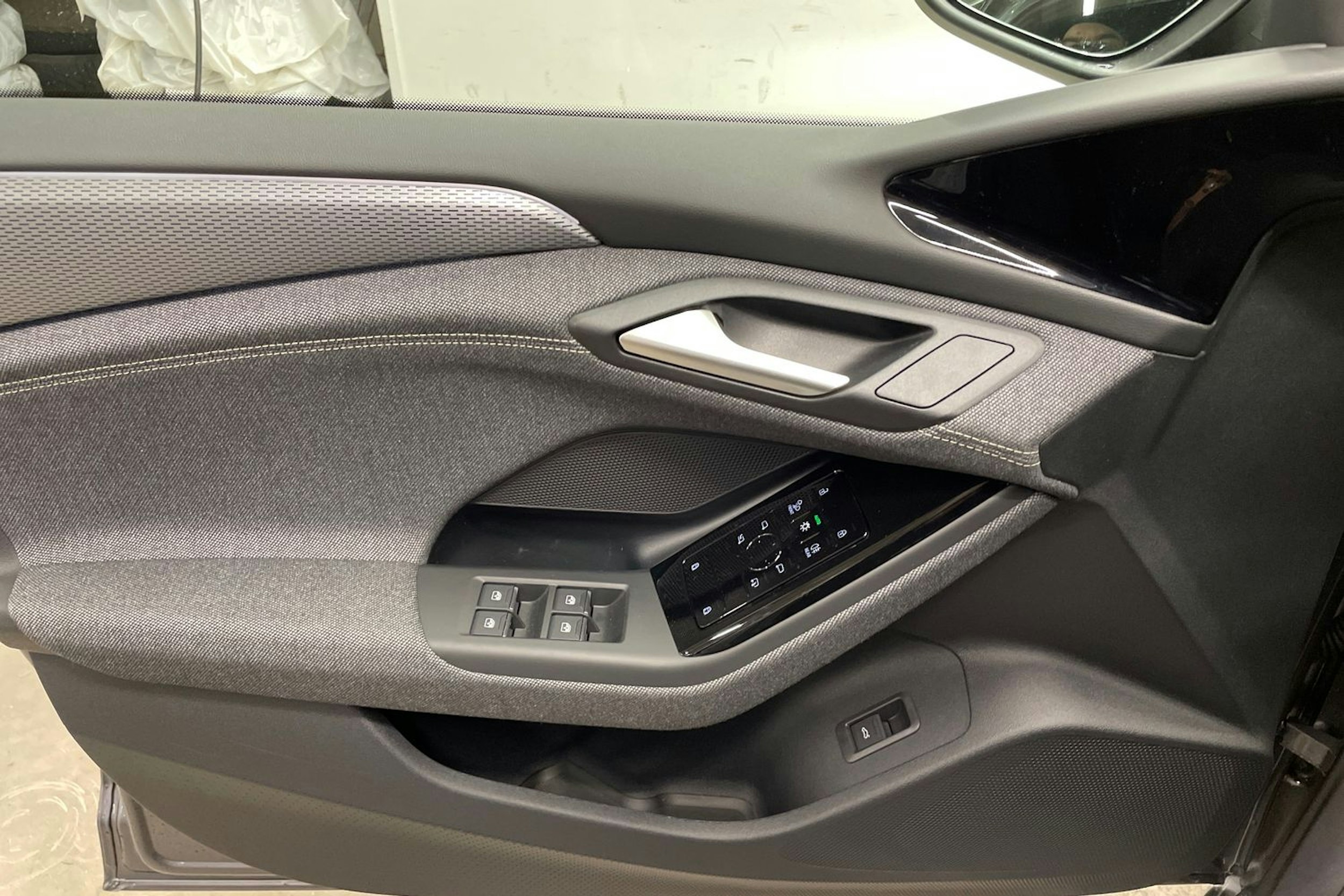 harmaa Audi A6 e-tron 2025 kuva 15.