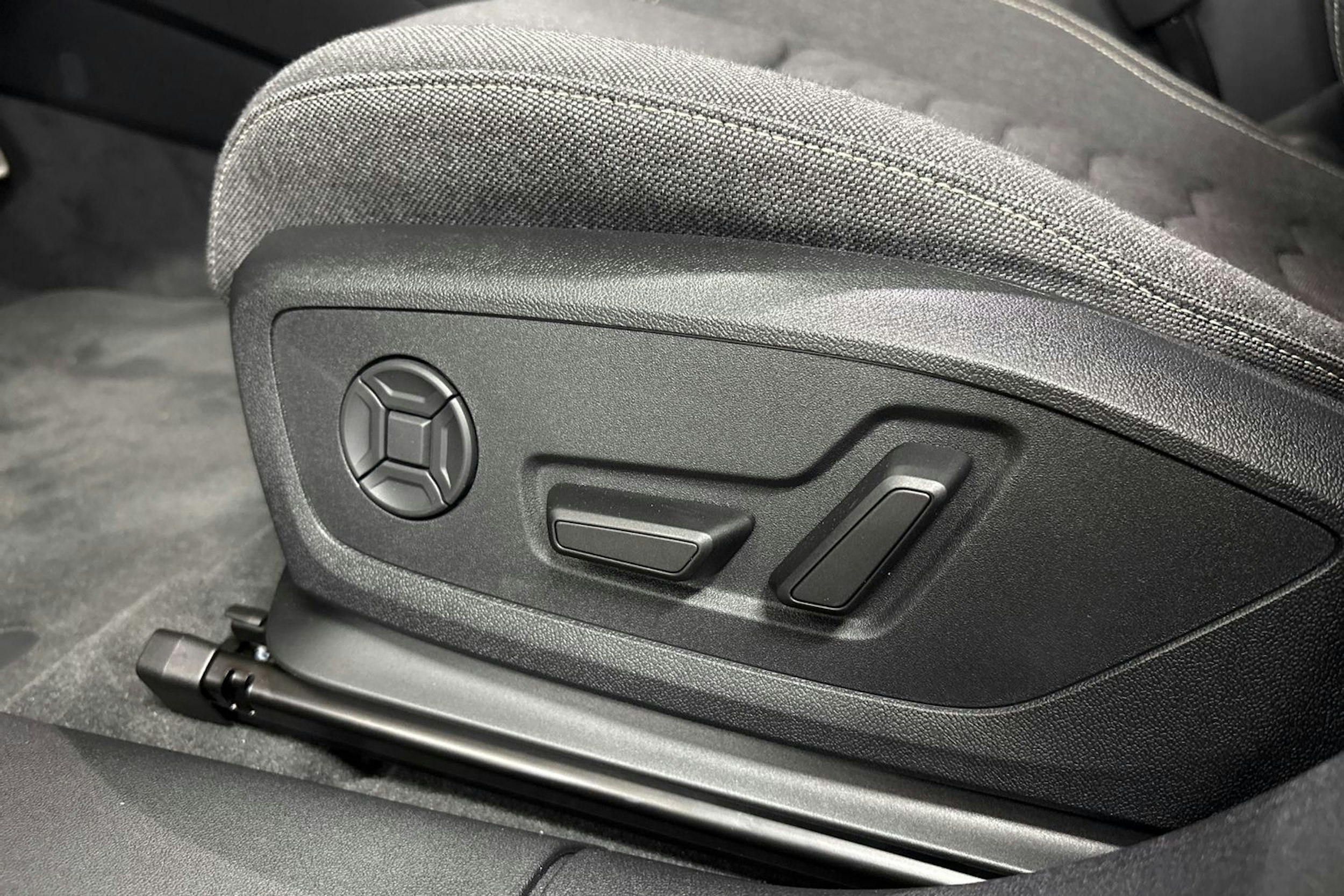 harmaa Audi A6 e-tron 2026 kuva 23.