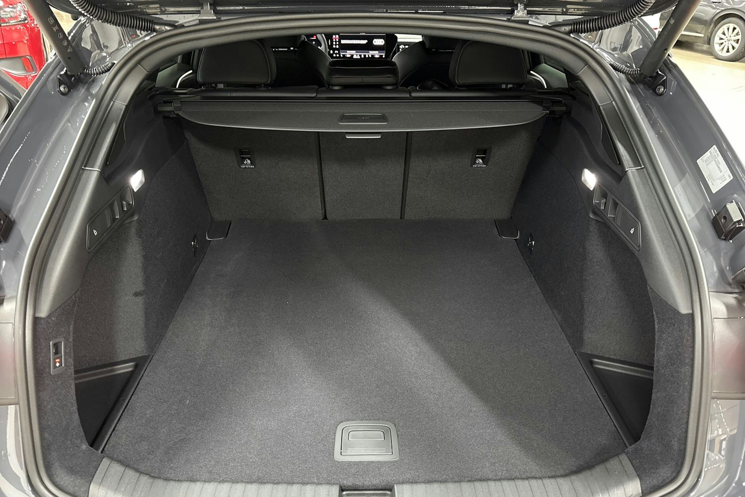 harmaa Audi A6 e-tron 2026 kuva 24.