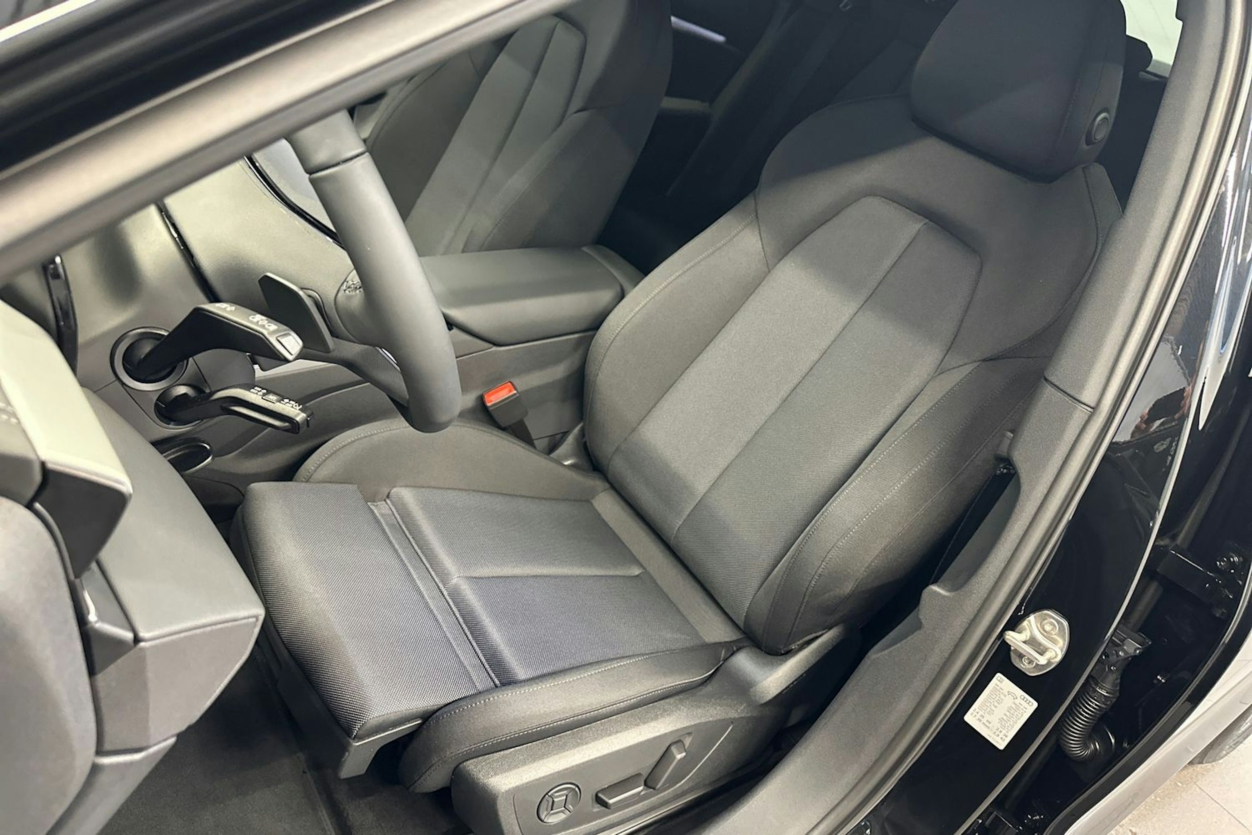 mythos musta Audi A6 e-tron 2026 kuva 7.