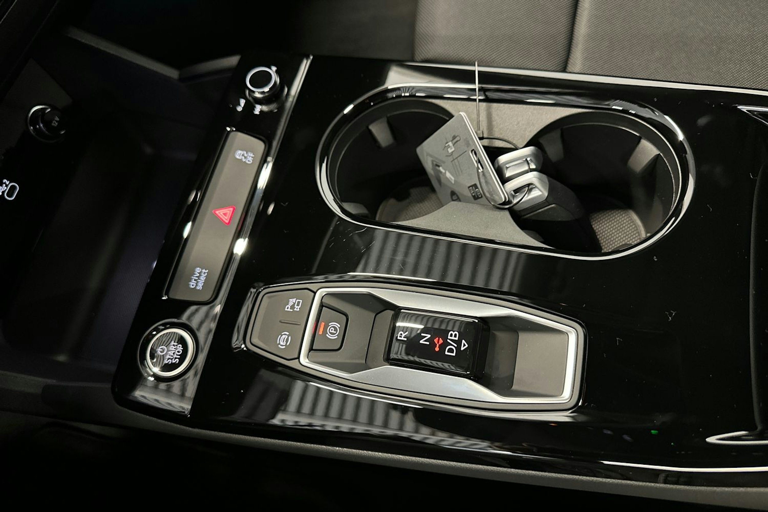 mythos musta Audi A6 e-tron 2026 kuva 17.