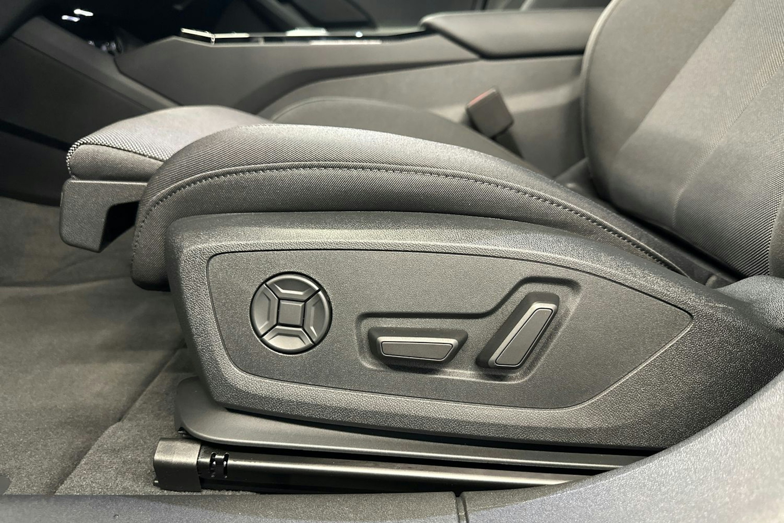 mythos musta Audi A6 e-tron 2026 kuva 19.